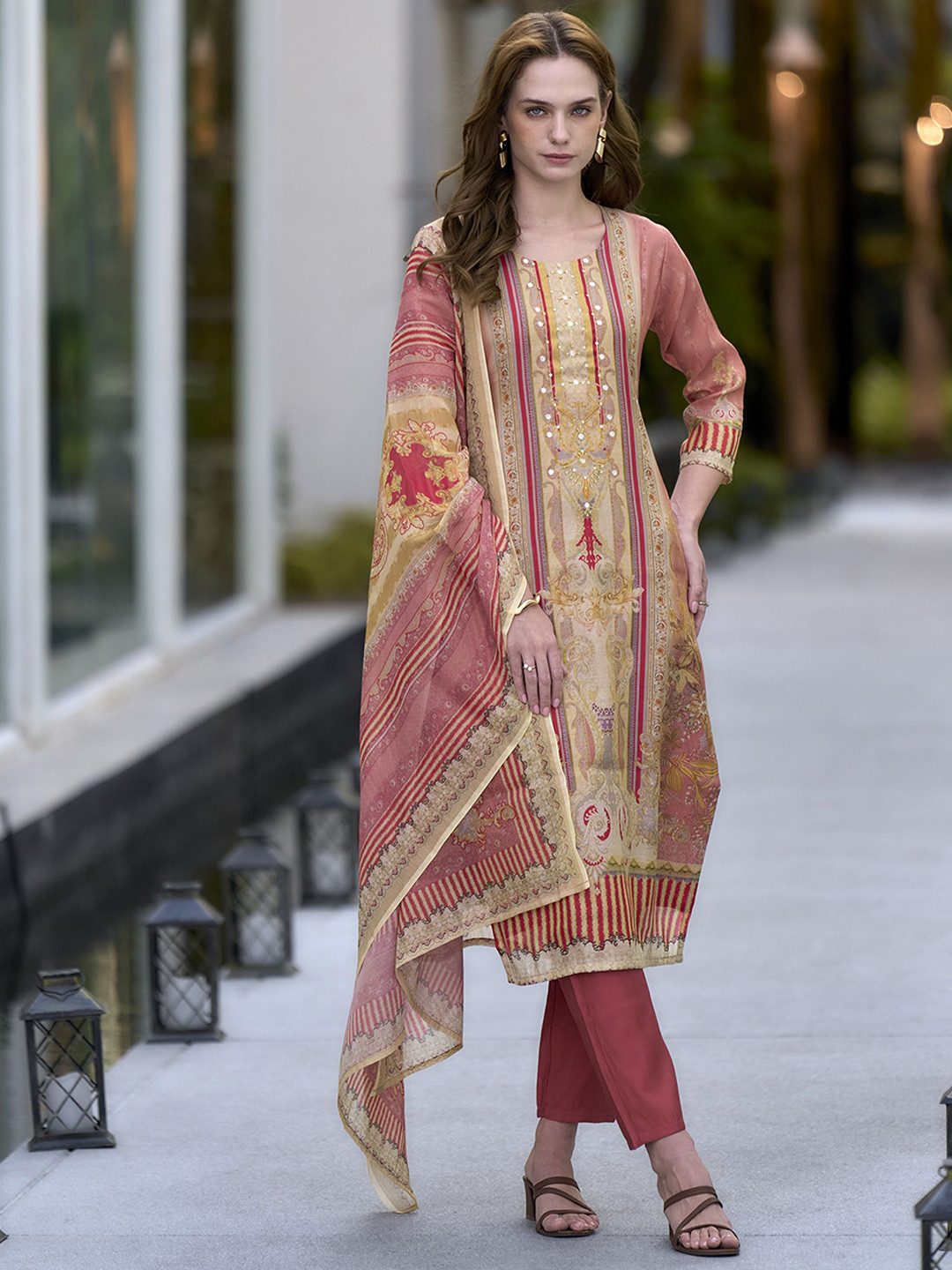 

SHREE LAXMINARAYAN EXPORT Ethnic Motifs Printed Straight Kurta With Trouser & Dupatta, Pink