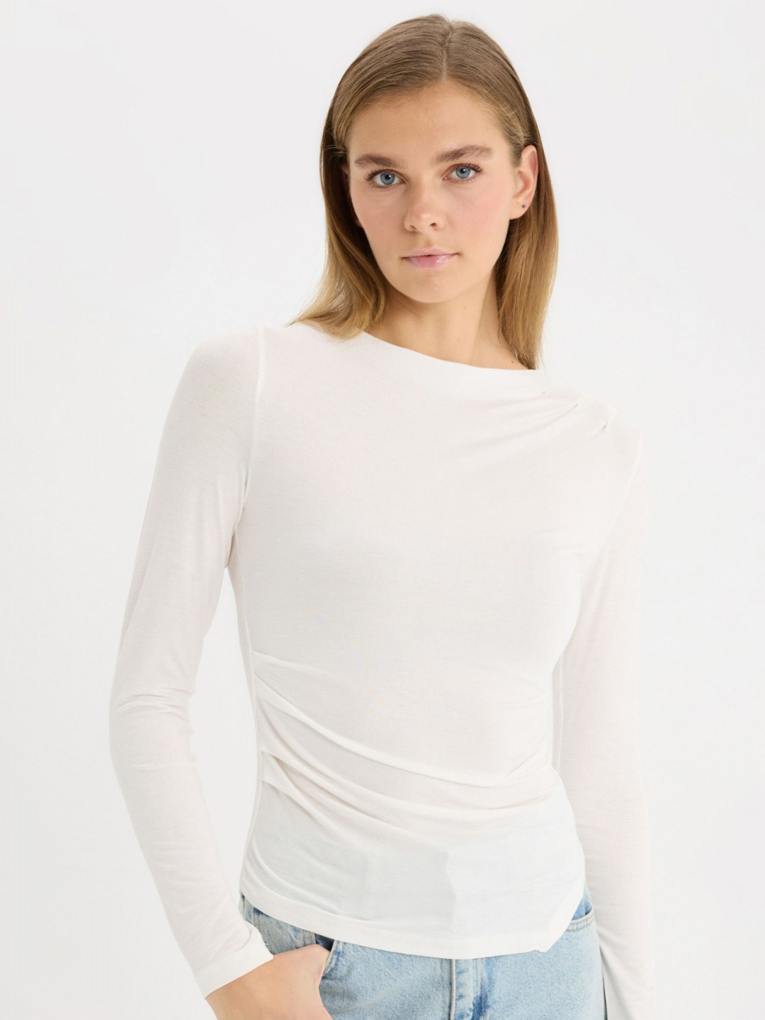 

DeFacto Women Solid Round Neck T-shirt, White