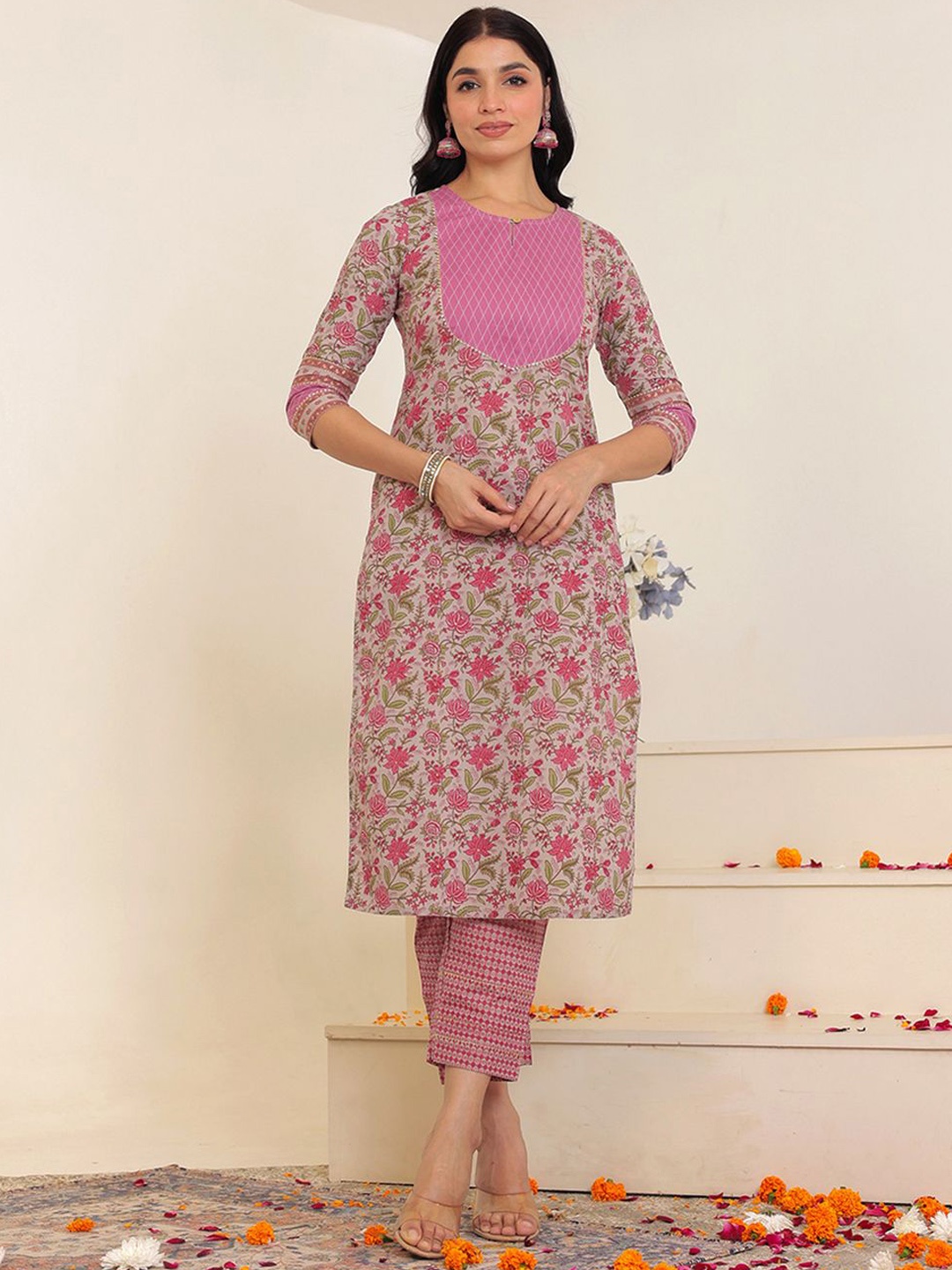 

GULAB CHAND TRENDS Floral Printed Keyhole Neck Pure Cotton Straight Kurta With Trousers, Pink