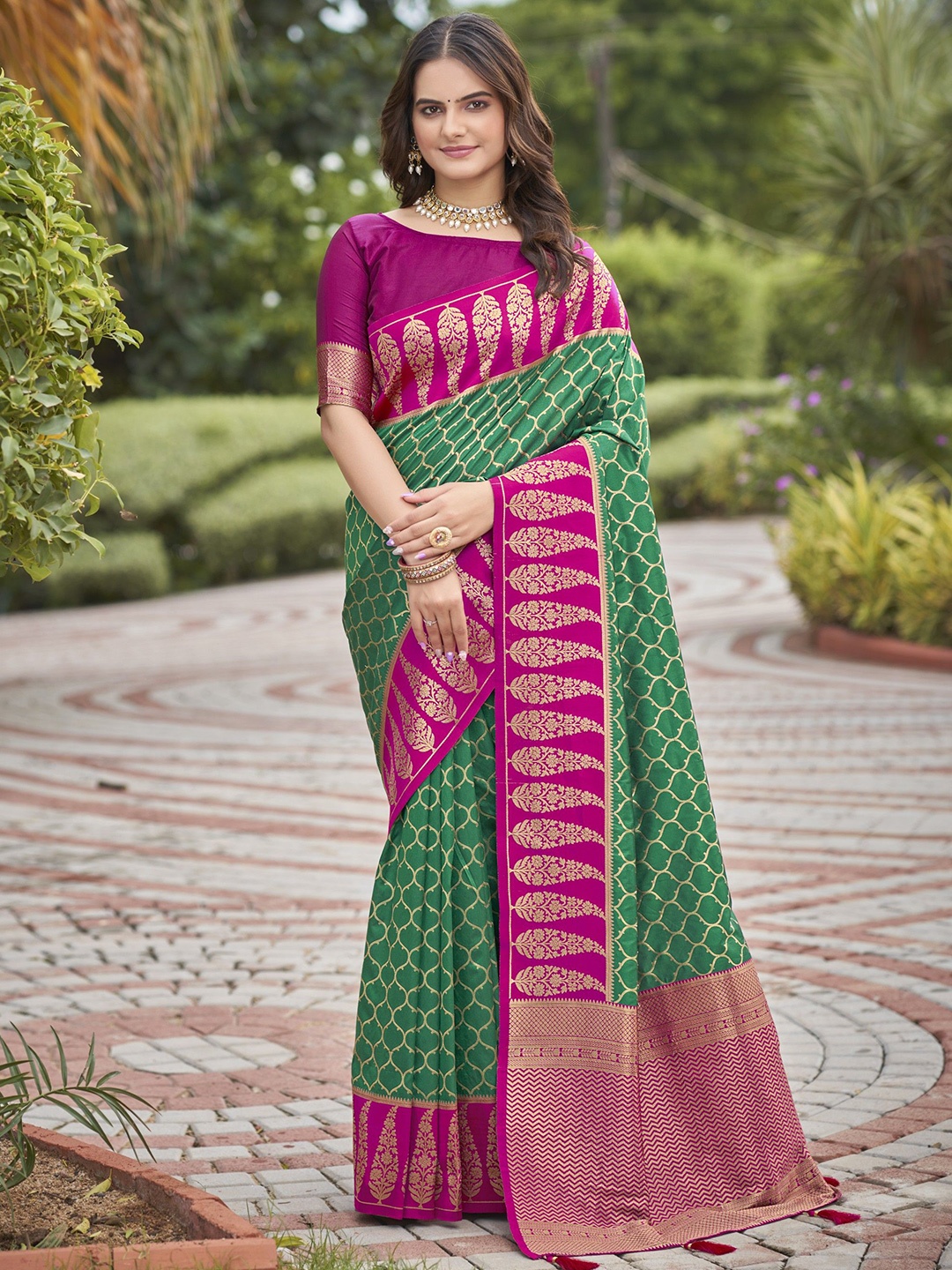 

SAREETHNIC Women Woven Design Zari Pure Silk Banarasi Saree, Green