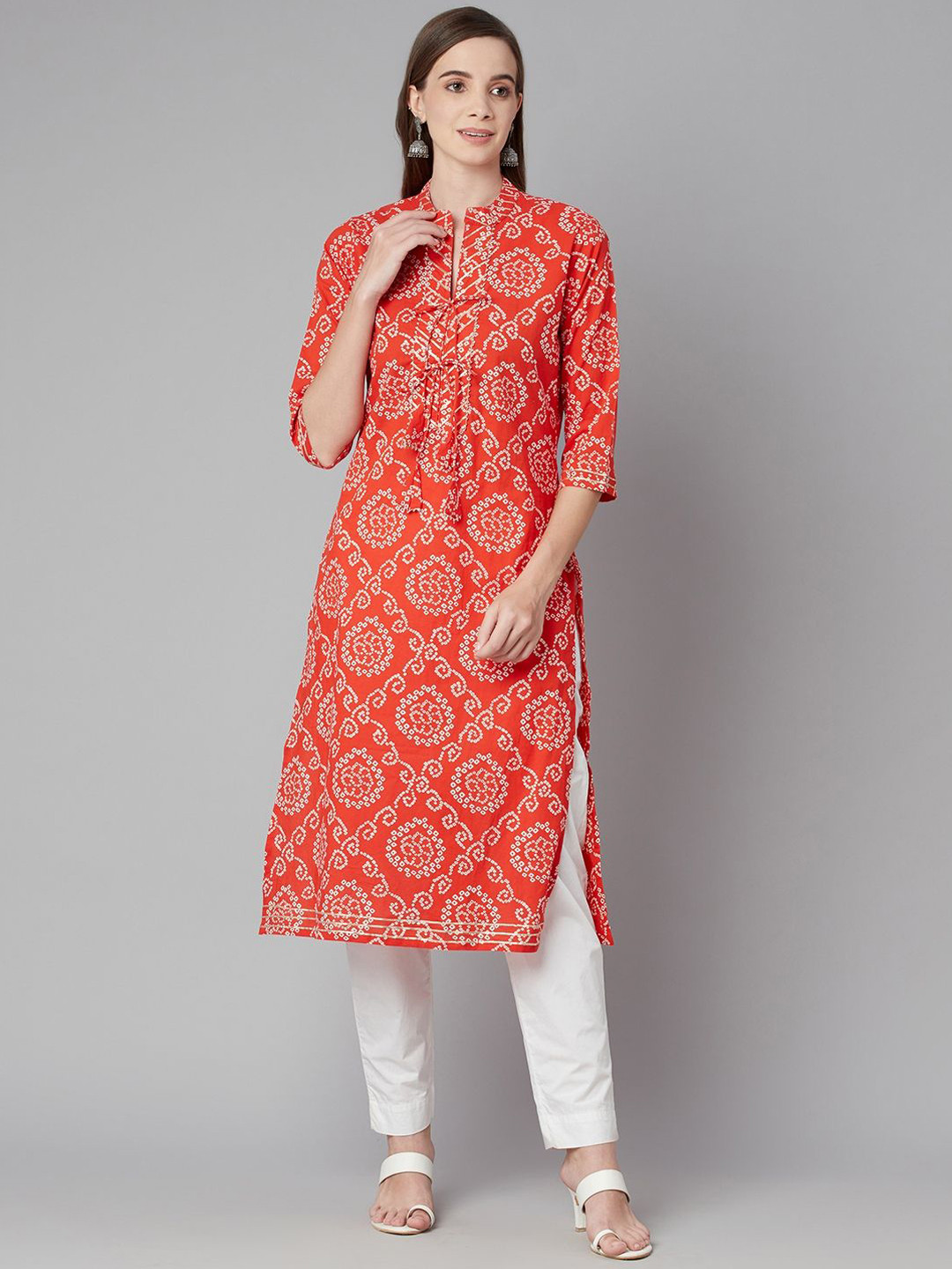 

Chandbaali Bandhani Printed Mandarin Collar Gotta Patti Cotton Straight Kurta, Red