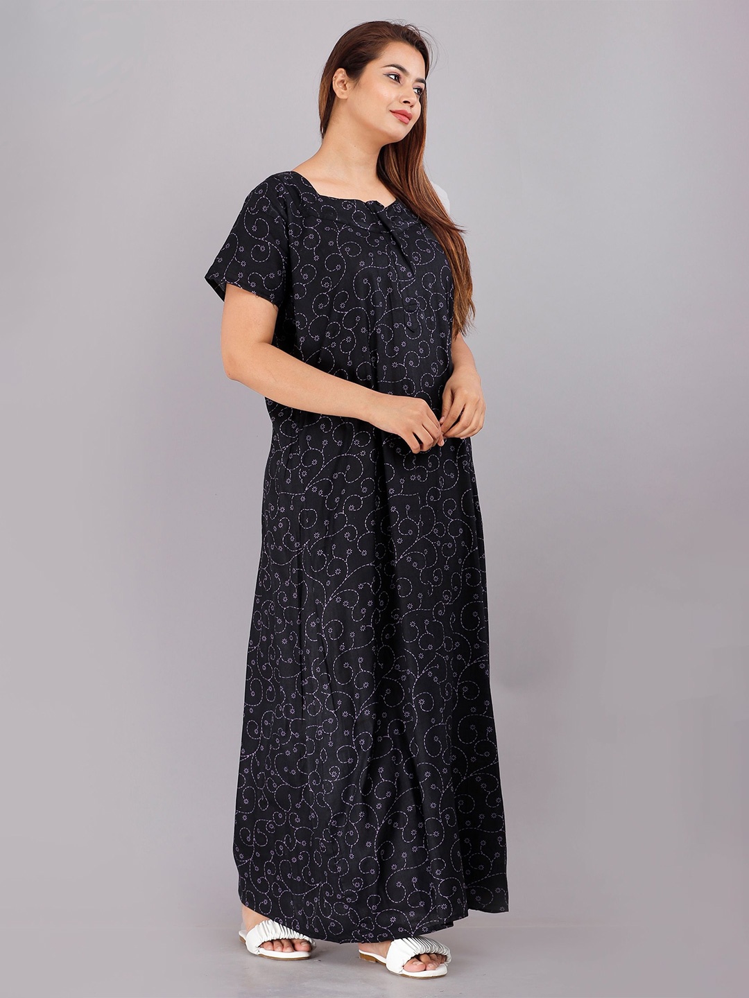 

PR PINK ROYAL Women Printed Maxi Nightdress, Black