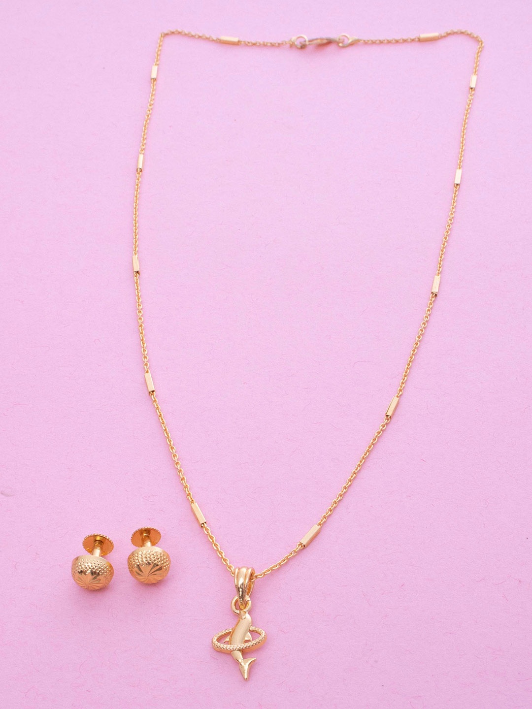 

Ramdev Art Fashion Jwellery Gold-Plated Pendant With Chain And Studs Jewellery Set