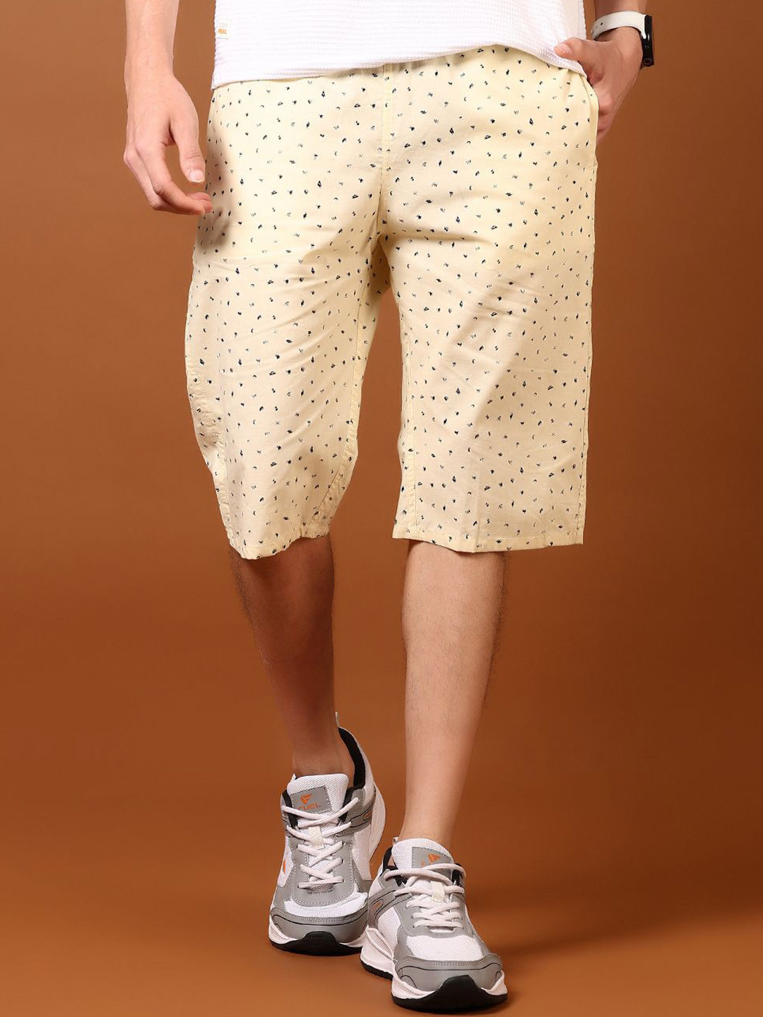 

V-Mart Men Printed Shorts, Beige