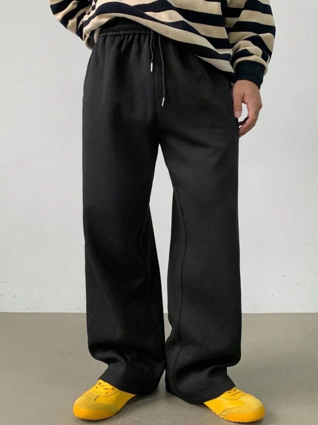 

FLYNOFF Men Relaxed Loose Fit Mid-Rise Cotton Korean Pants, Black