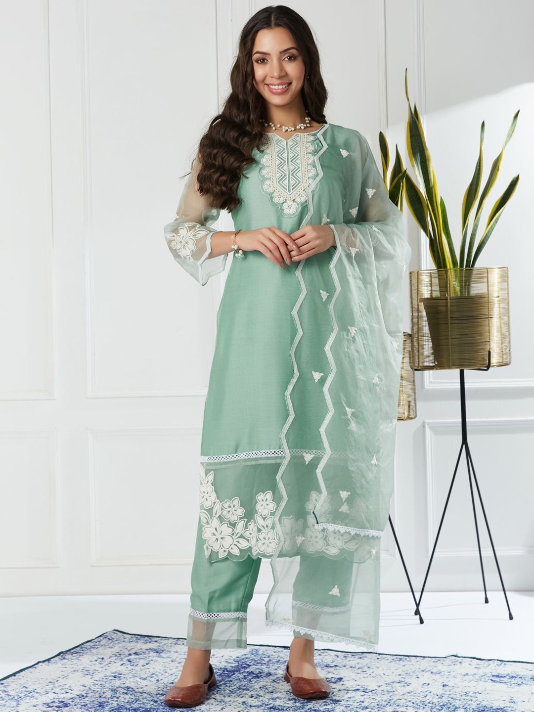 

MOKOSH Women Embroidered Regular Thread Work Kurta with Trousers & With Dupatta, Green