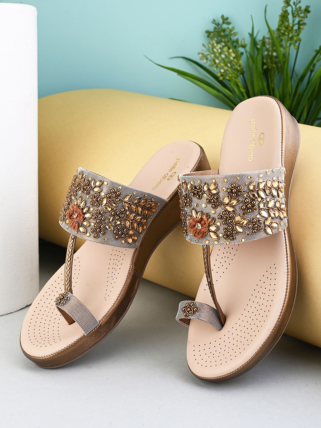 

pelle albero Women Embellished One Toe Flats, Copper