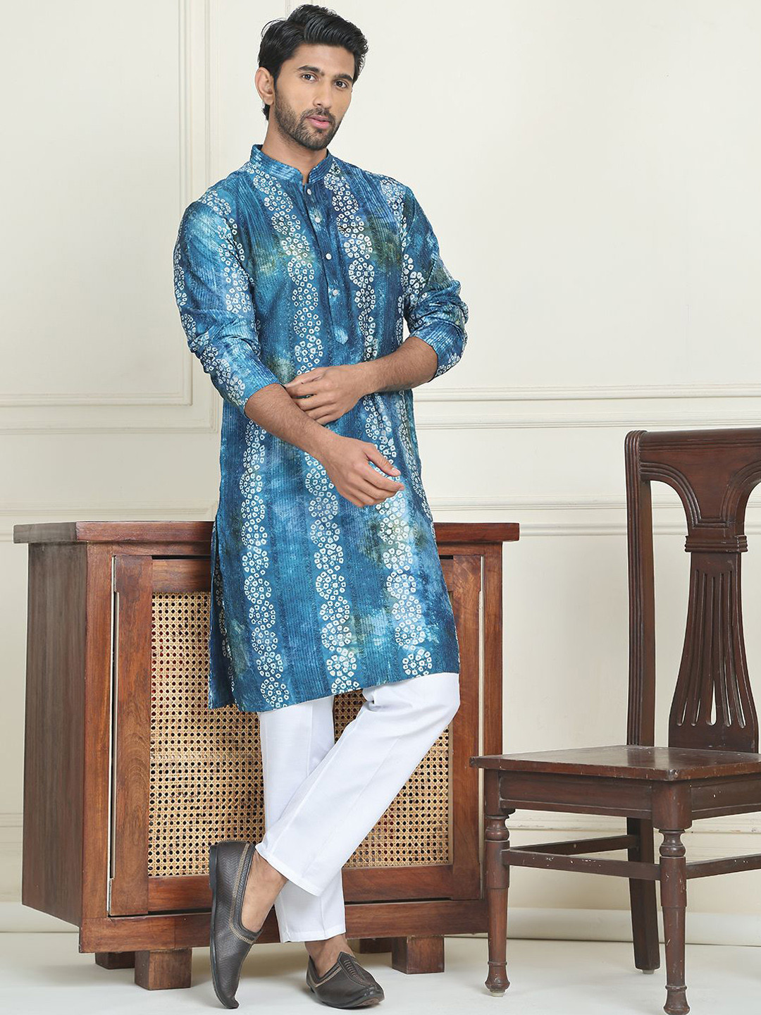 

Anouk Blue Bandhani Printed Mandarin Collar Sequinned Kurta With Pyjamas
