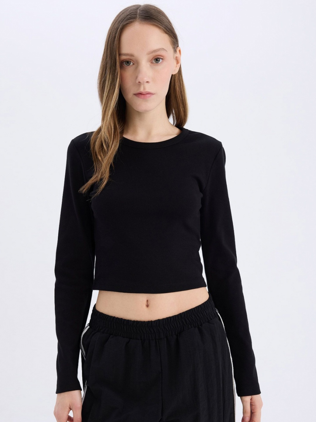 

DeFacto Women Solid Round Neck Cotton T-shirt, Black