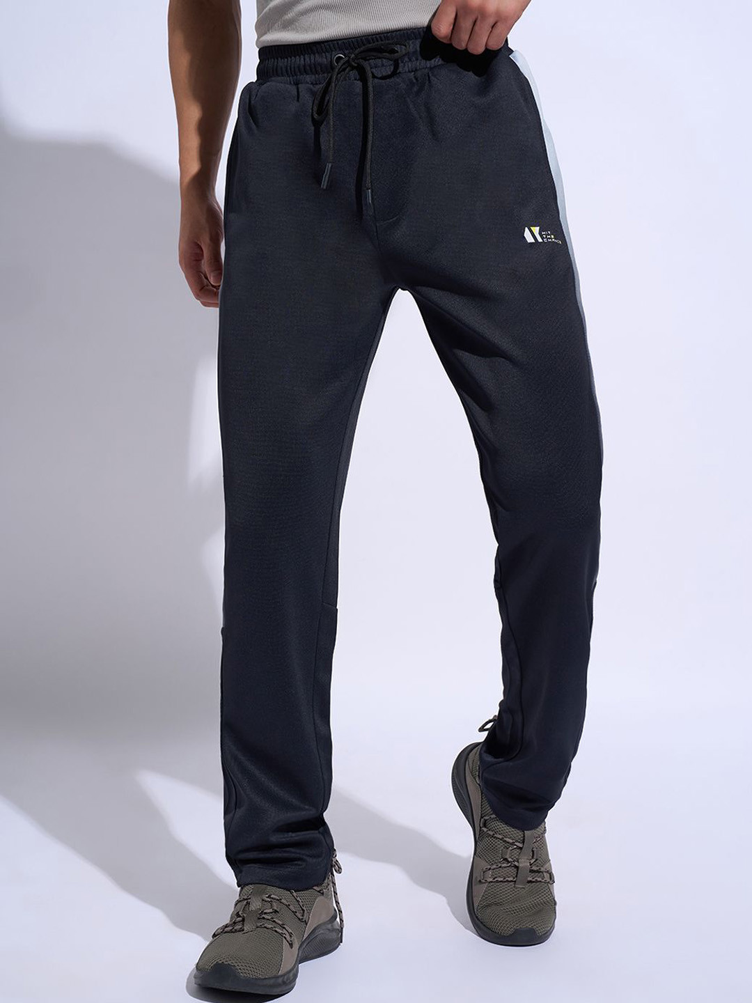 

Ajile by Pantaloons Men Mid Rise Track Pants, Black
