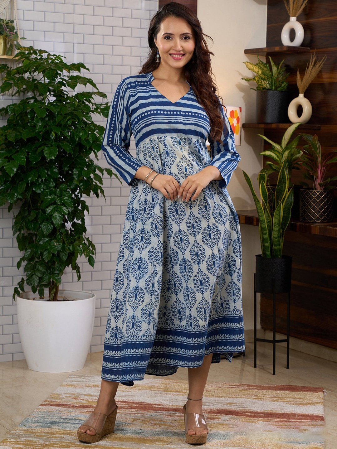 

Prasam Women Ethnic Motifs Printed V-Neck Long Sleeves Empire Dress, Blue
