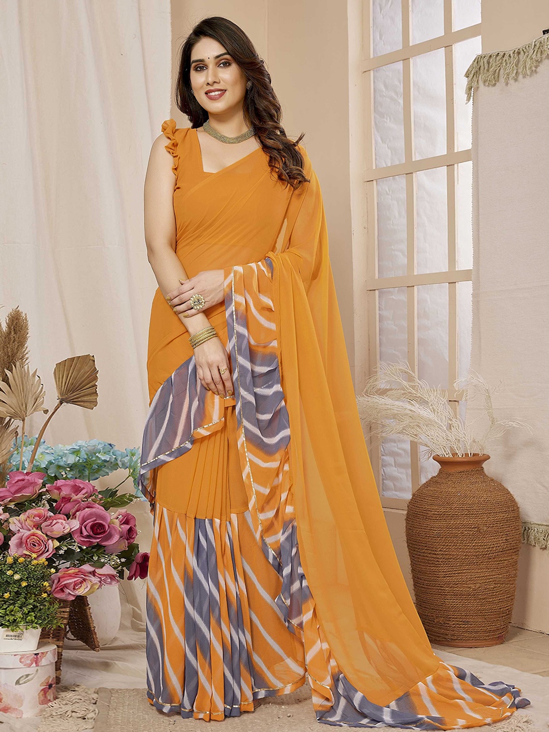 

DIVASTRI Poly Georgette Saree, Orange