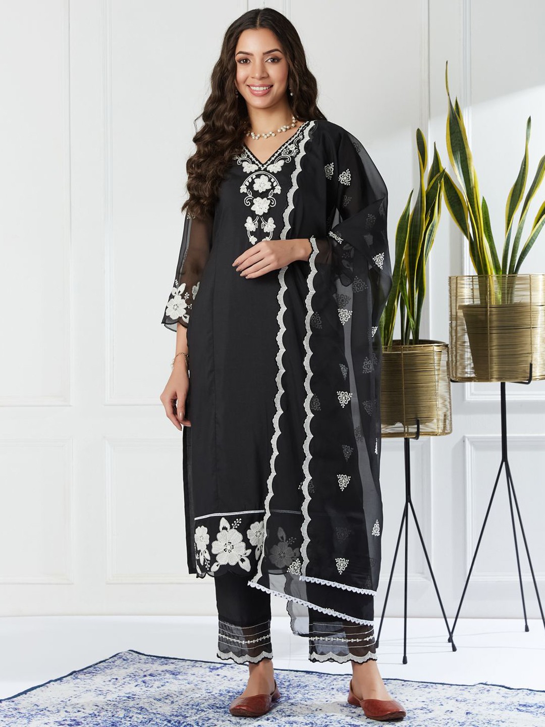 

MOKOSH Floral Yoke Design V-Neck Thread Work Muslin Straight Kurta With Trousers & Dupatta, Black