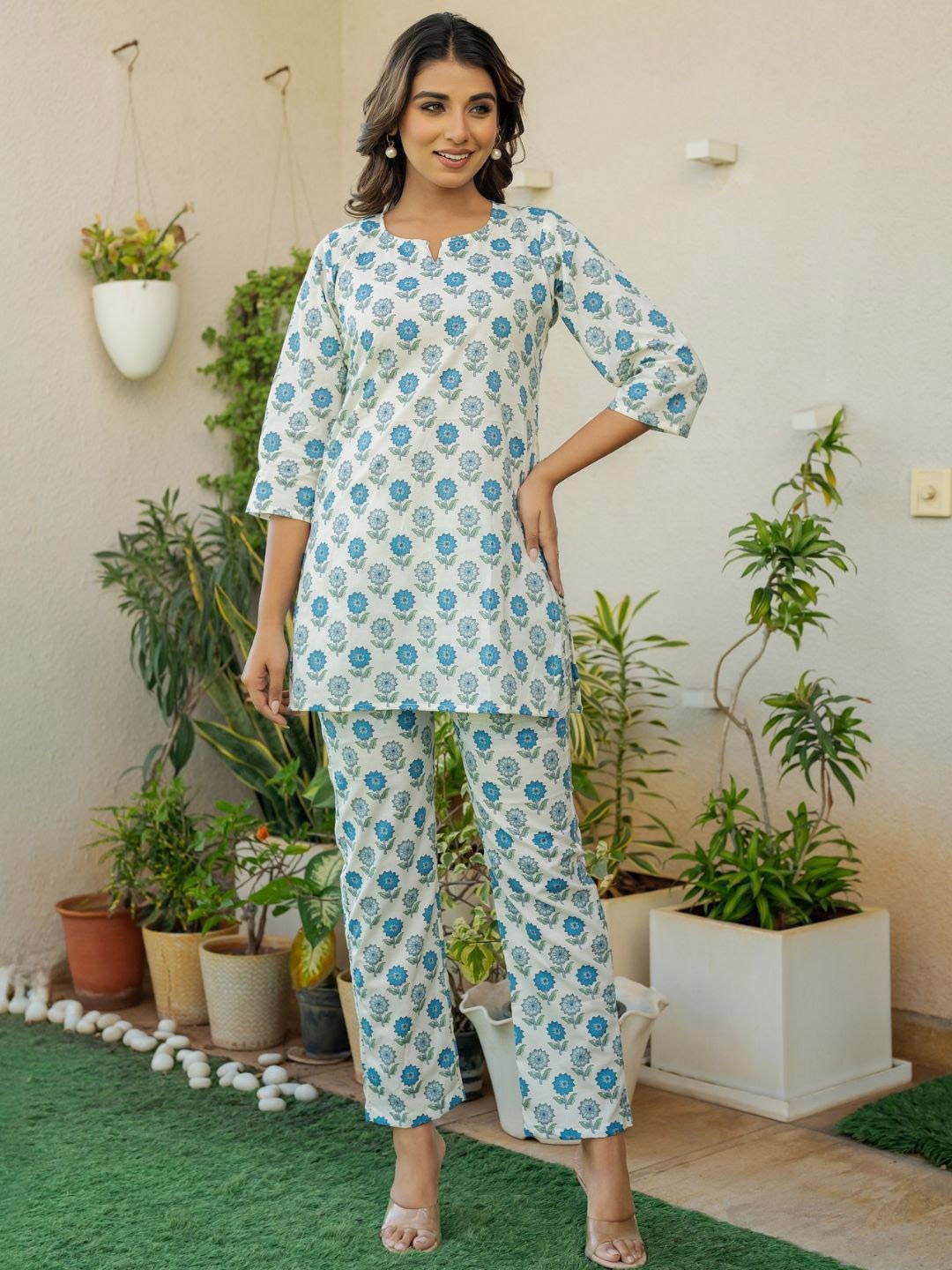 

HOUSE OF JAMOTI Floral Motif White Base Rozana Set