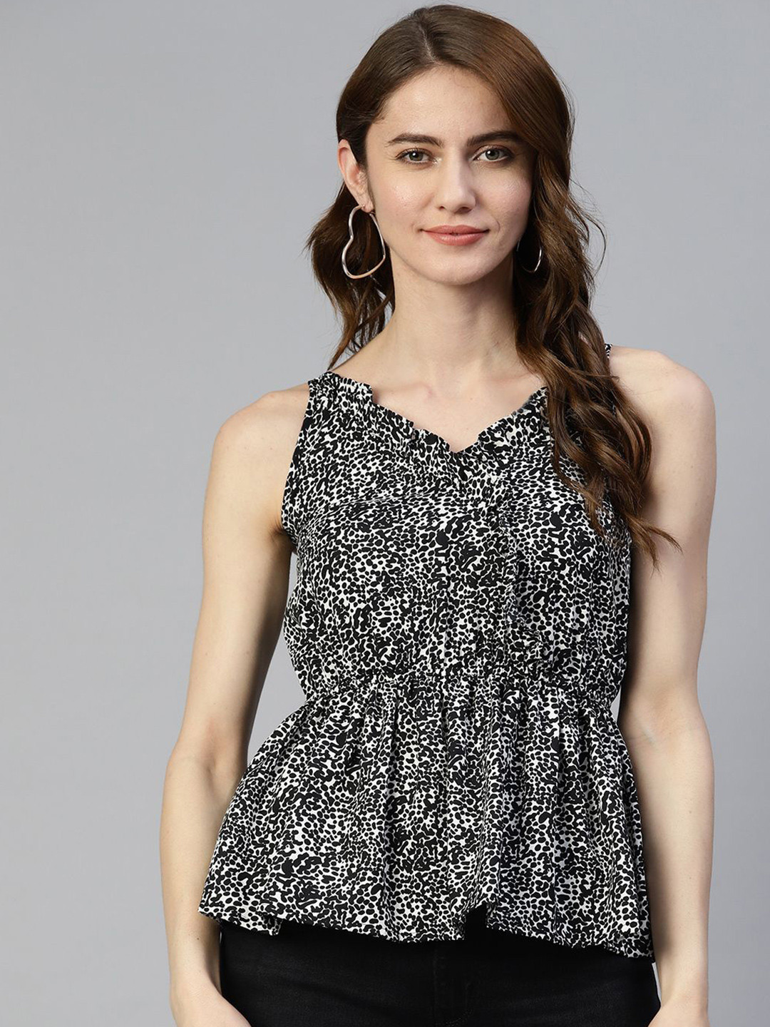 

JAINISH Women Animal Printed V-Neck Top, Black