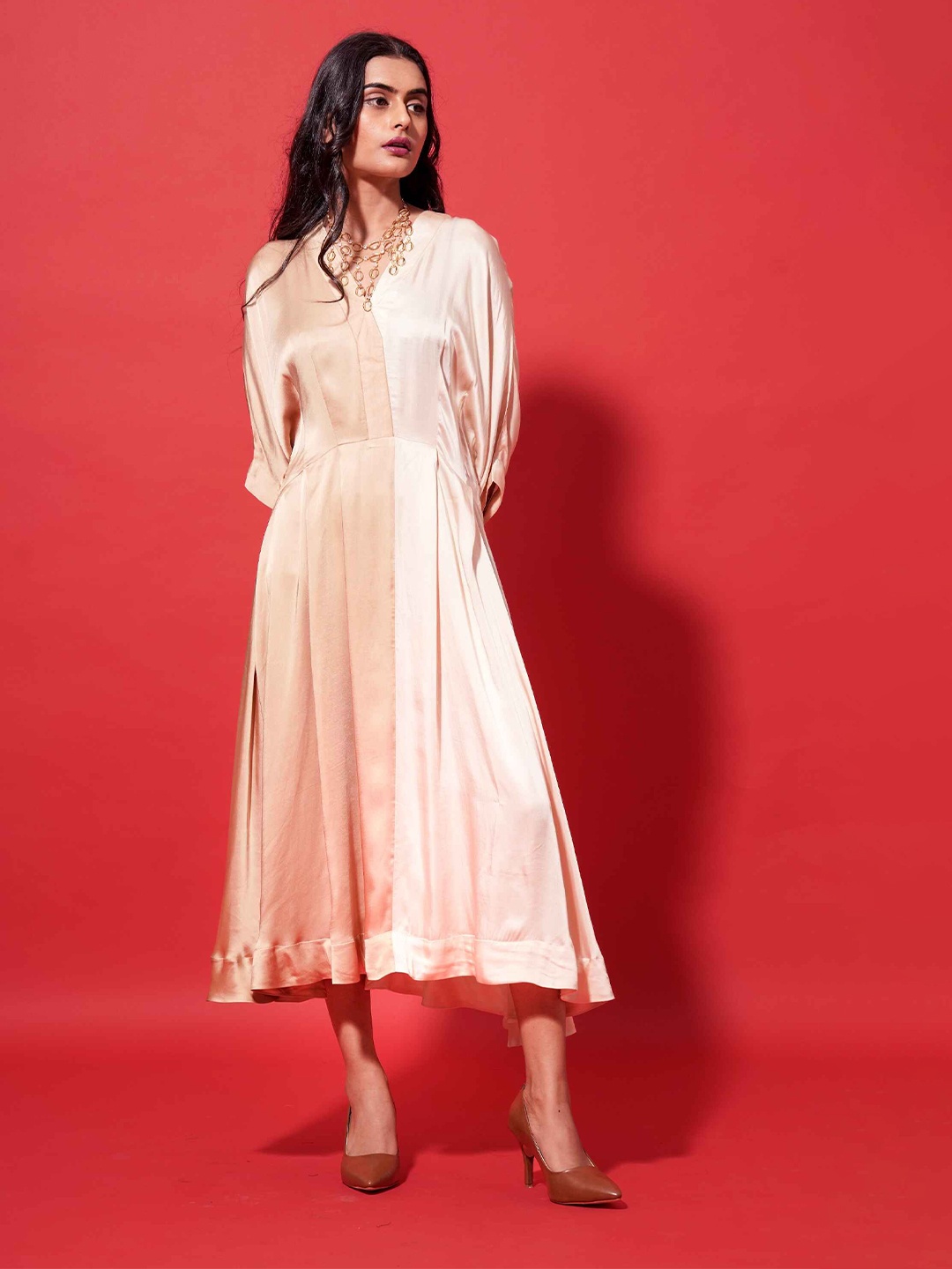 

the kaatn trail Women Batwing Sleeve Fit & Flare Lumina - Ivory & Golden Dress, Peach