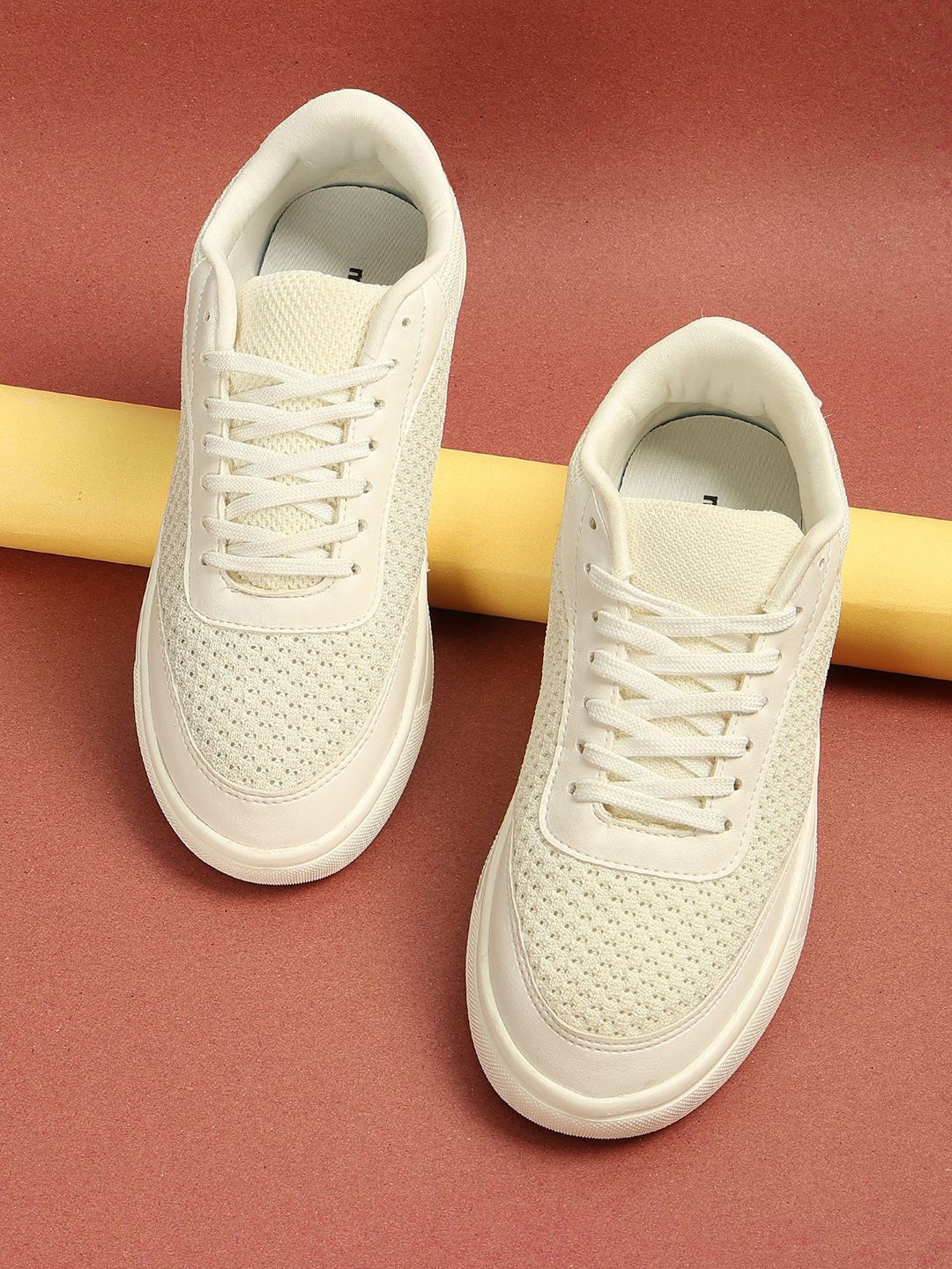 

max Men Textured PU Round Toe Sneakers, Off white
