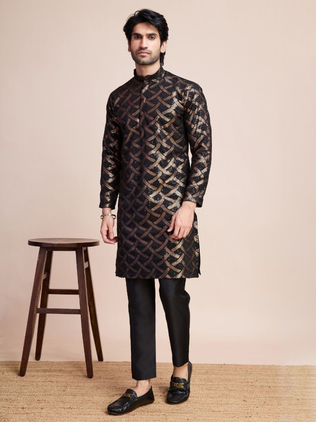 

ODETTE Men Geometric Embroidered Sequinned Straight Kurta, Black