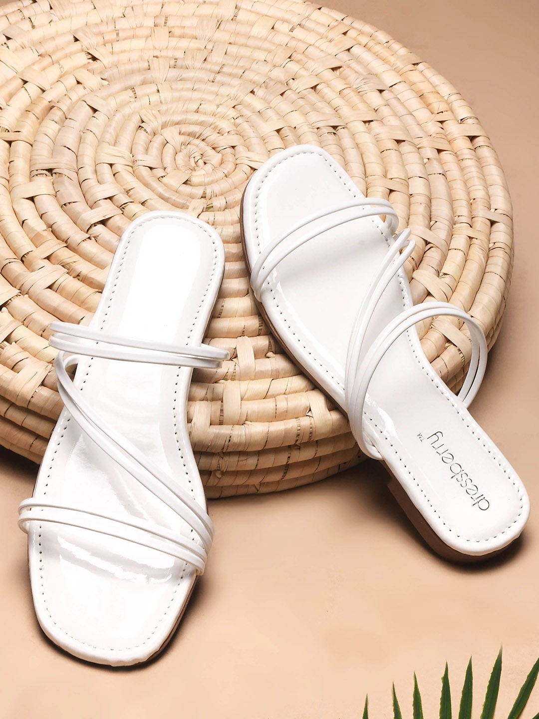 

DressBerry Women One Toe Flats, White