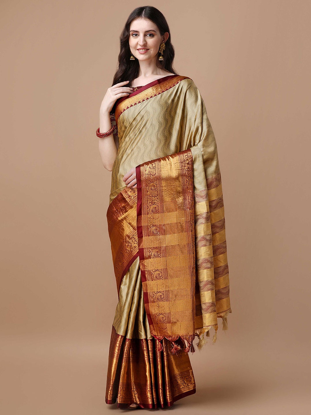 

DIVASTRI Woven Design Zari Saree, Beige