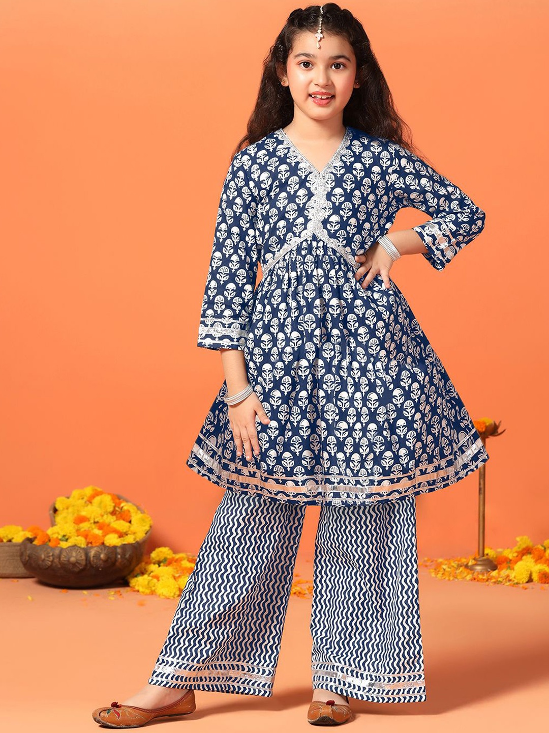 

Sangria Blue & White Floral Printed V-Neck A-Line Kurti With Palazzo