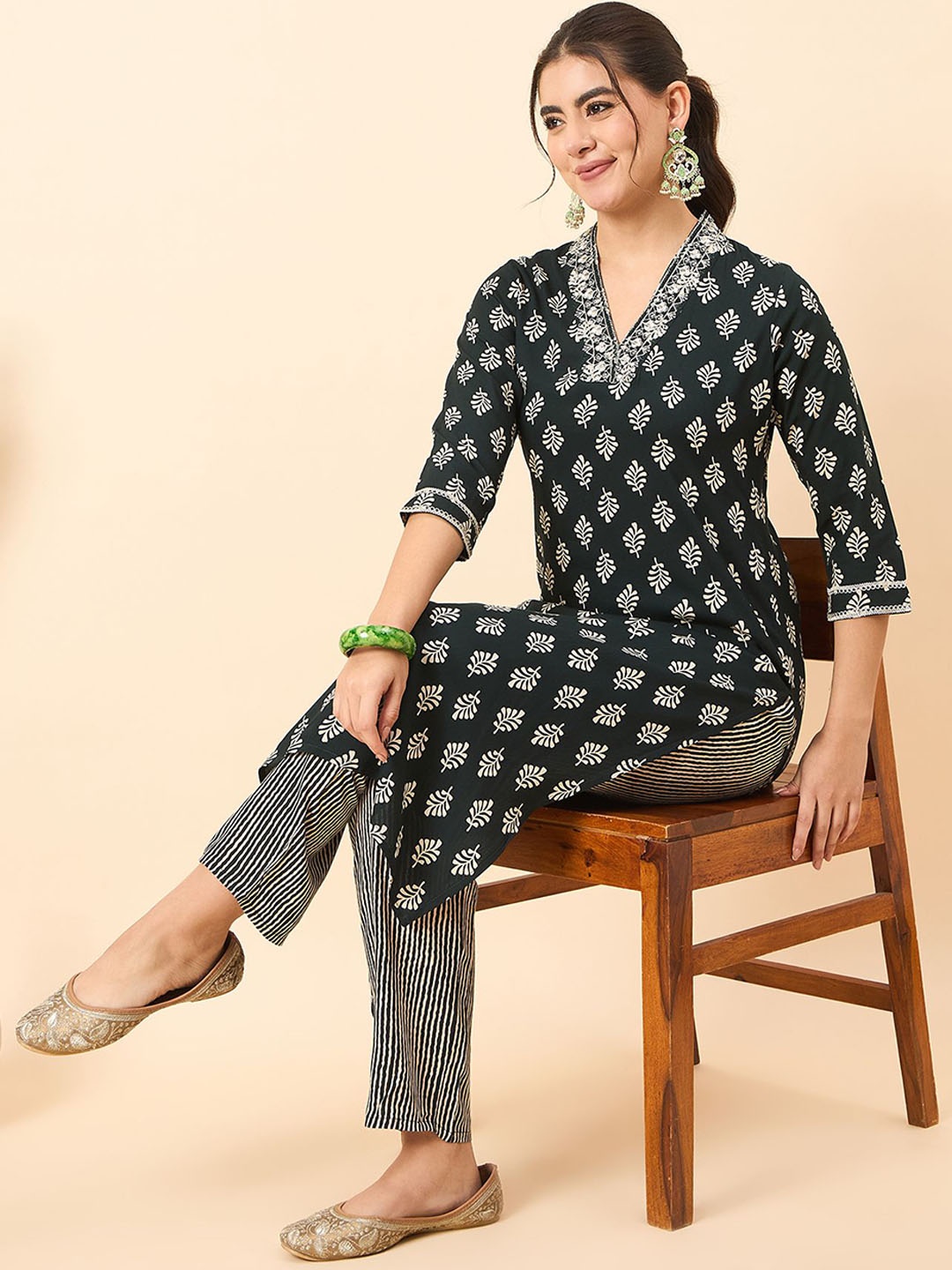 

Anouk Green Ethnic Motifs Printed V-Neck Pure Cotton Kurta With Trouser