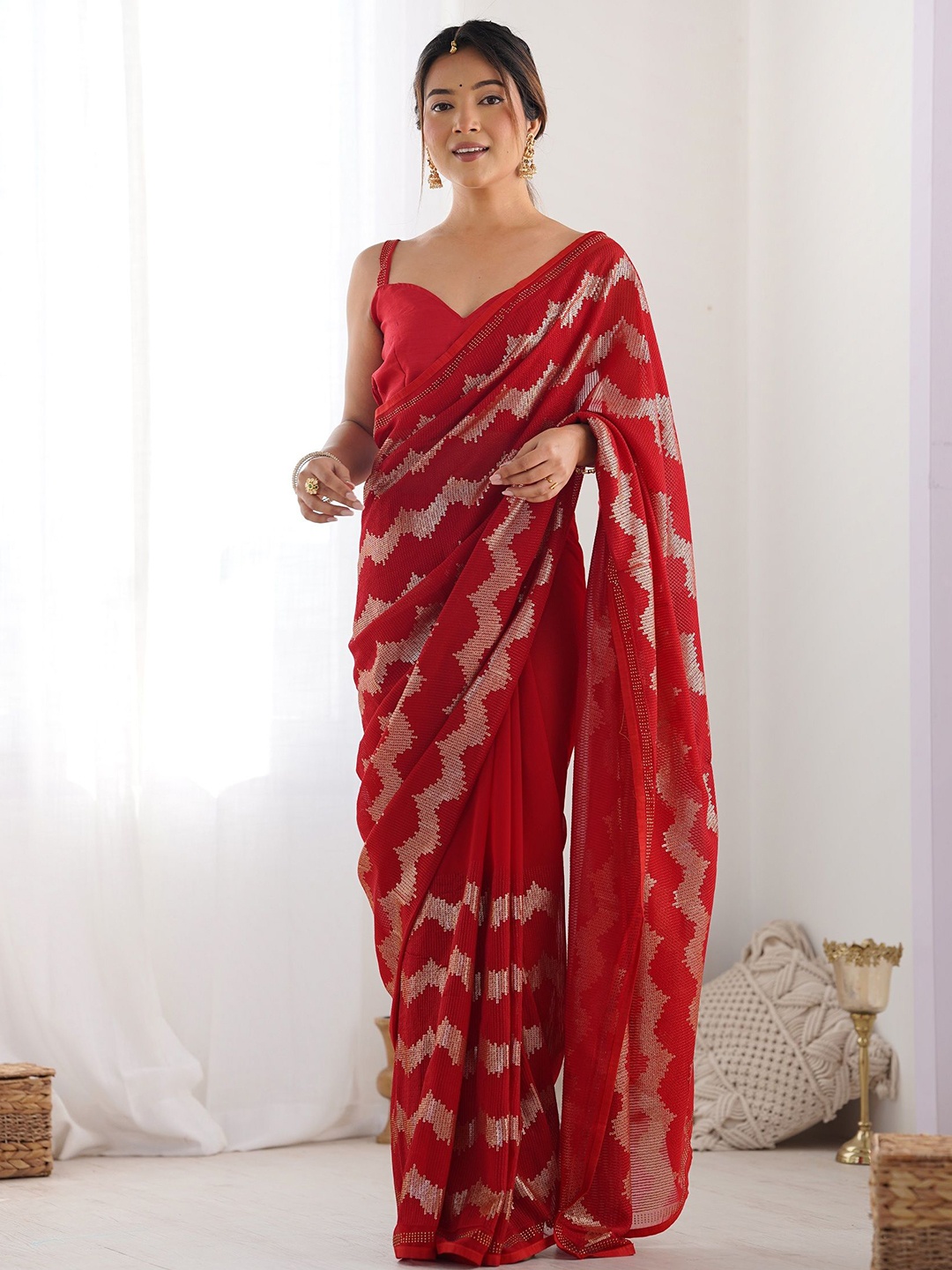 

Moda Rapido Embellished Sequinned Pure Georgette Saree, Red