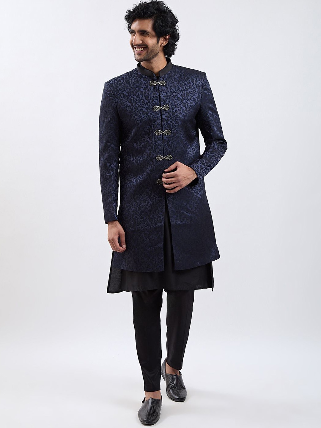 

Vastramay Men Jacquard Self-Design Indo-Western Sherwani Set, Navy blue