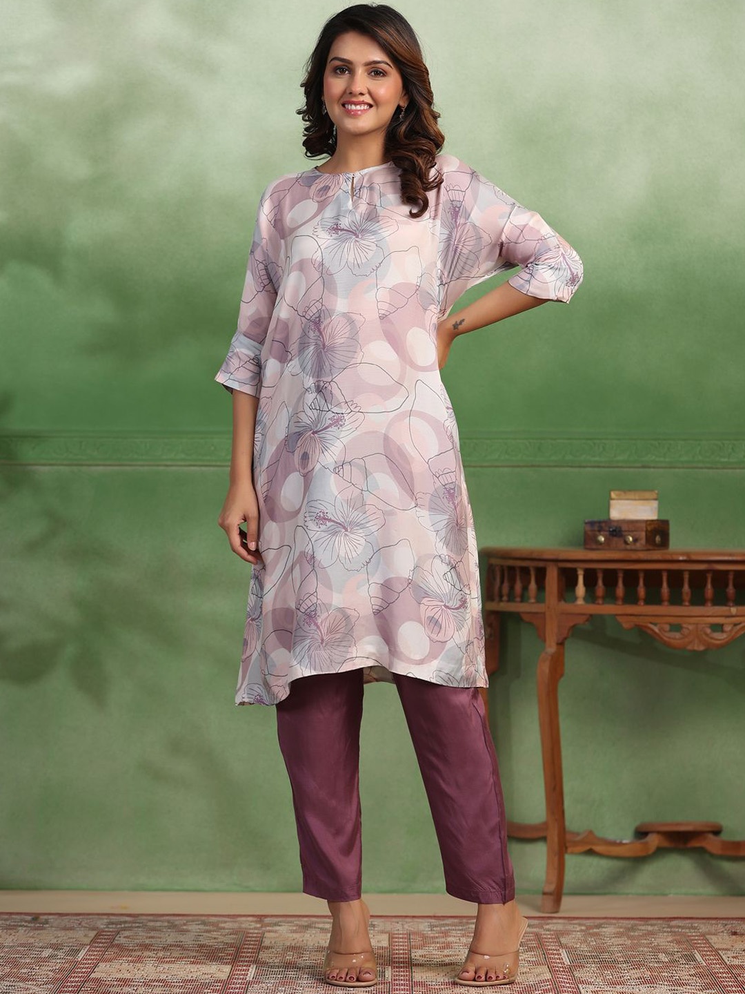 

Sangria Lavender Floral Printed Key-Hole Neck Straight Kurta With Trousers