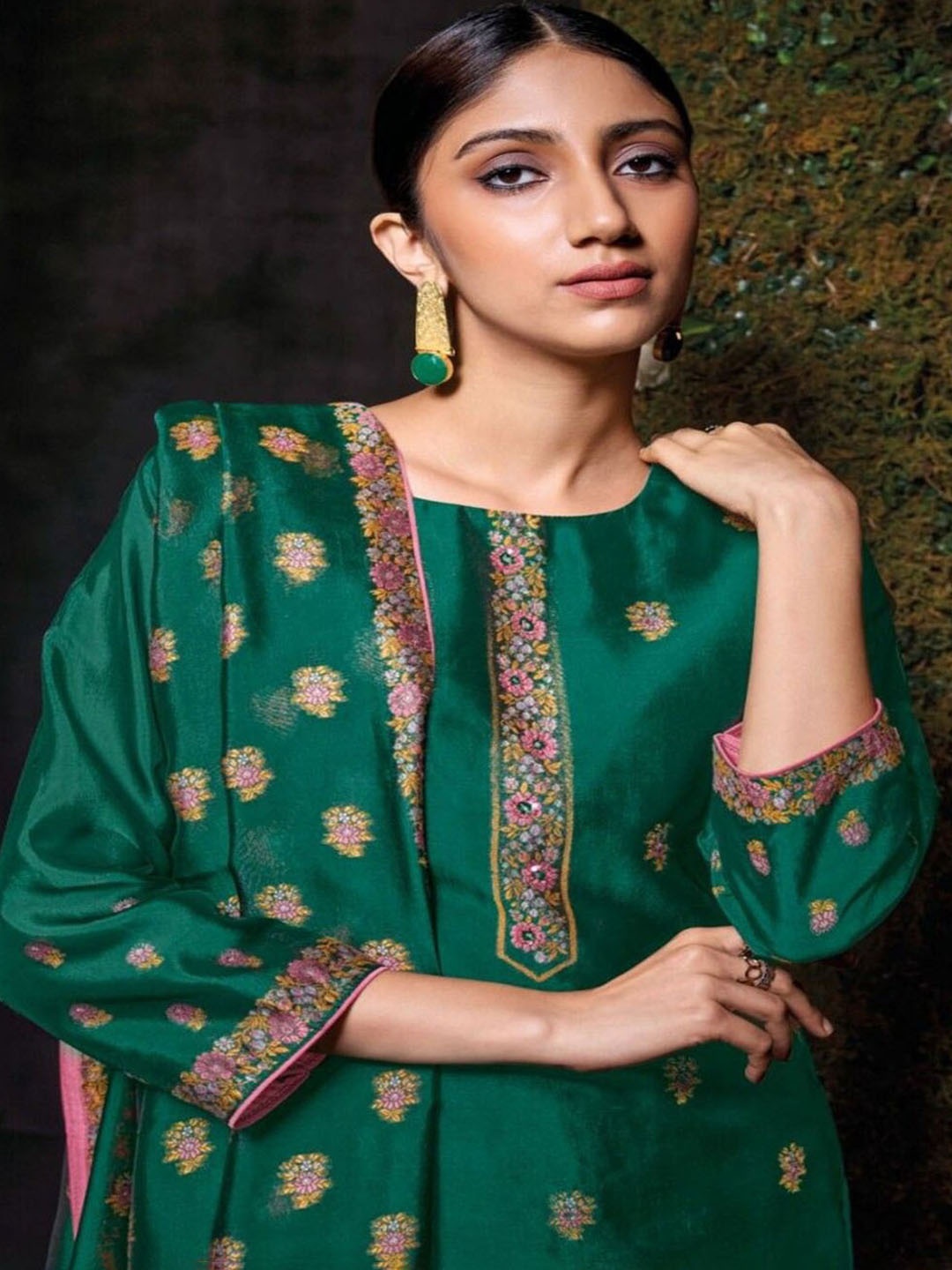 

KANHA TEXTILES Floral Woven Design Pure Silk Unstitched Dress Material, Green