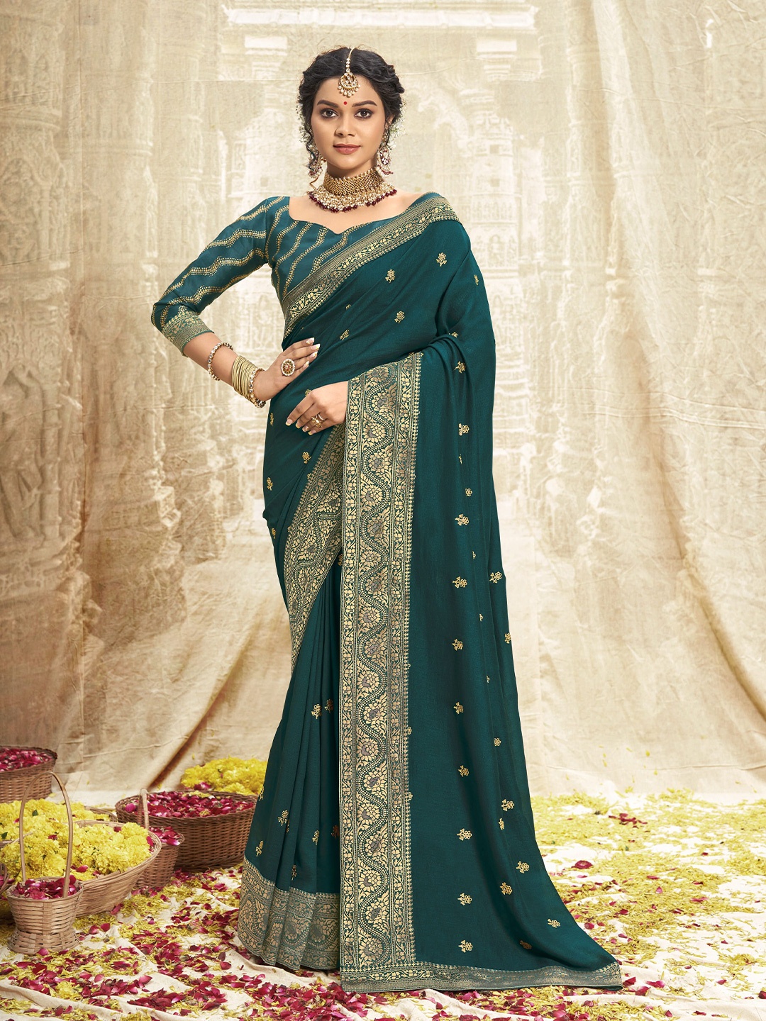 

VIRENDRA TEXTILES Floral Zari Pure Georgette Saree, Green