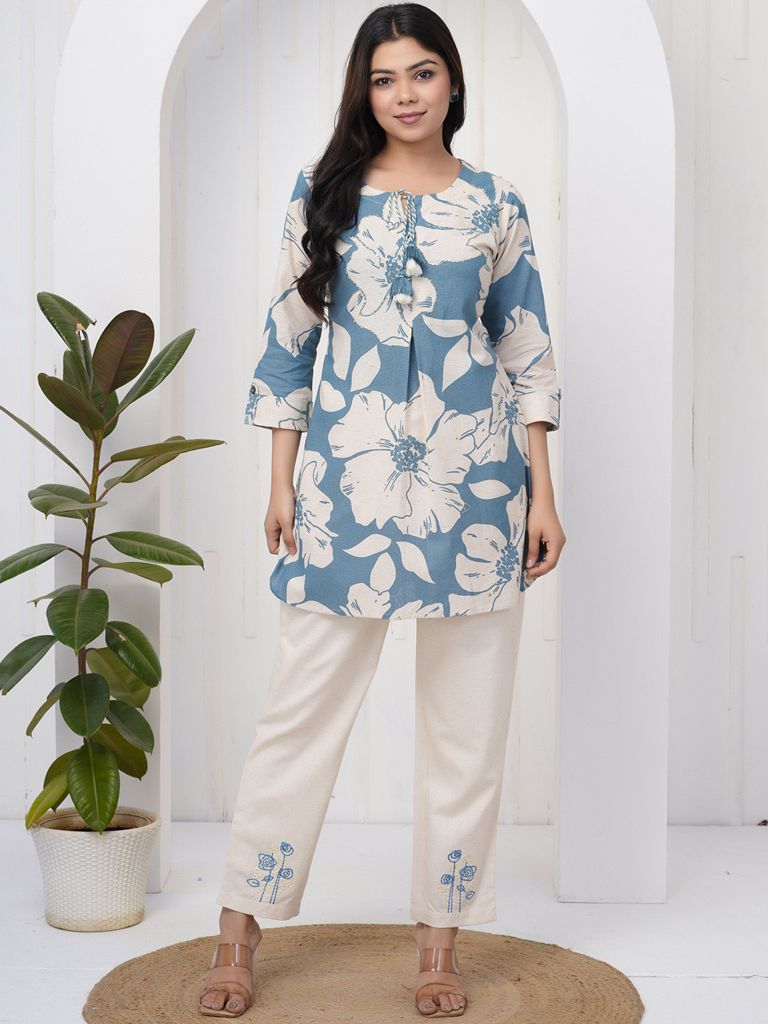 

ZOYOTO Floral Printed Tie-Up Neck Tunic With Trouser, Blue