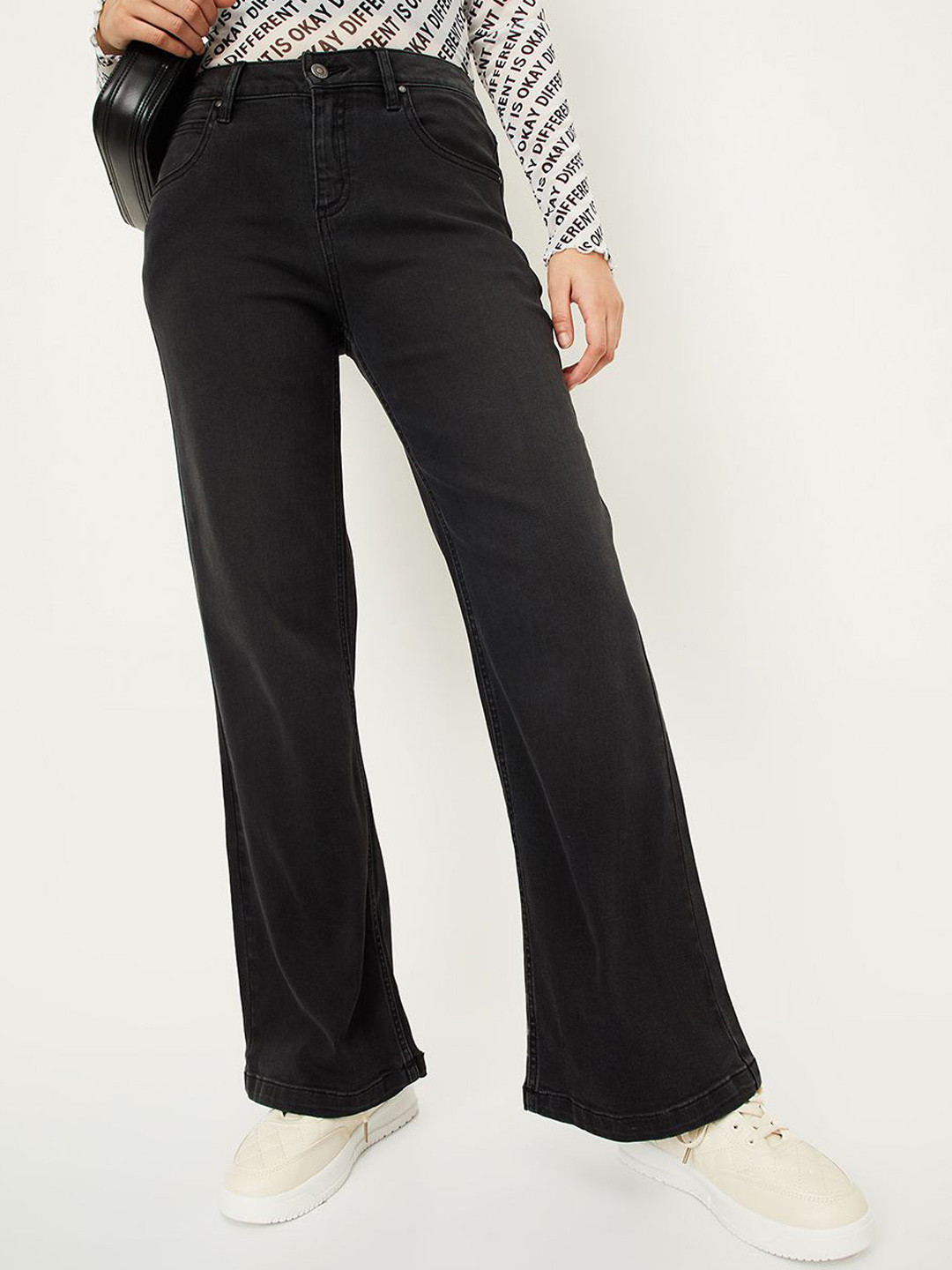 

max Women Wide Leg Fit Mid-Rise Jeans, Black