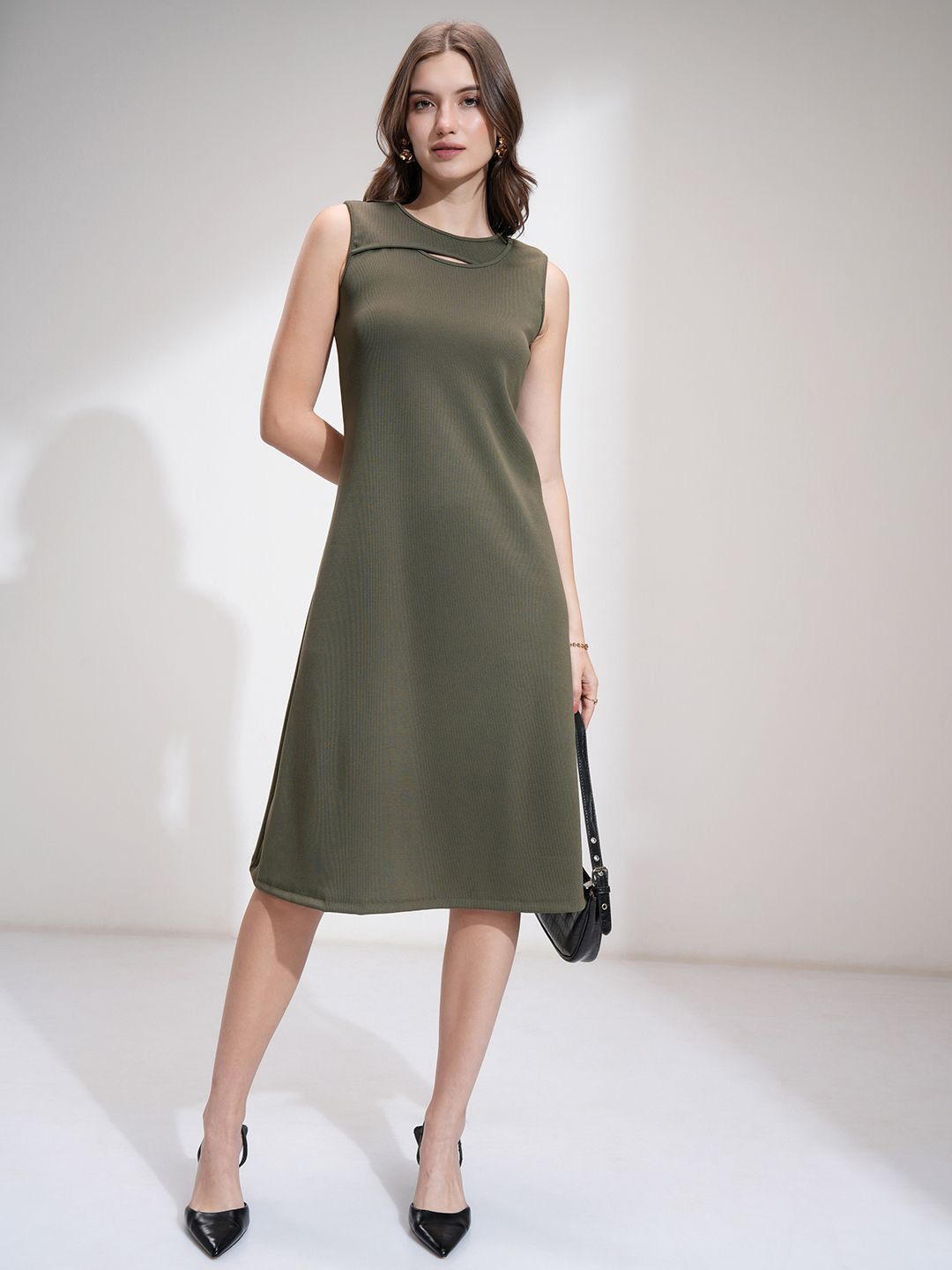 

CHIC BY TOKYO TALKIES Women Solid Fit and Flare Midi Dress, Olive