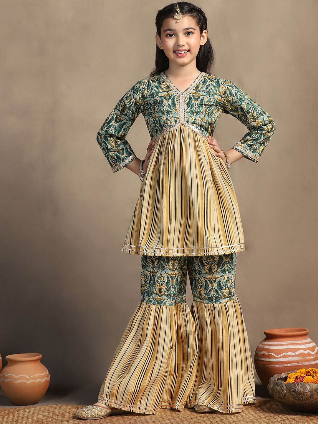 

Sangria Girls Green Floral Printed Empire V-Neck Anarkali Kurta And Sharara