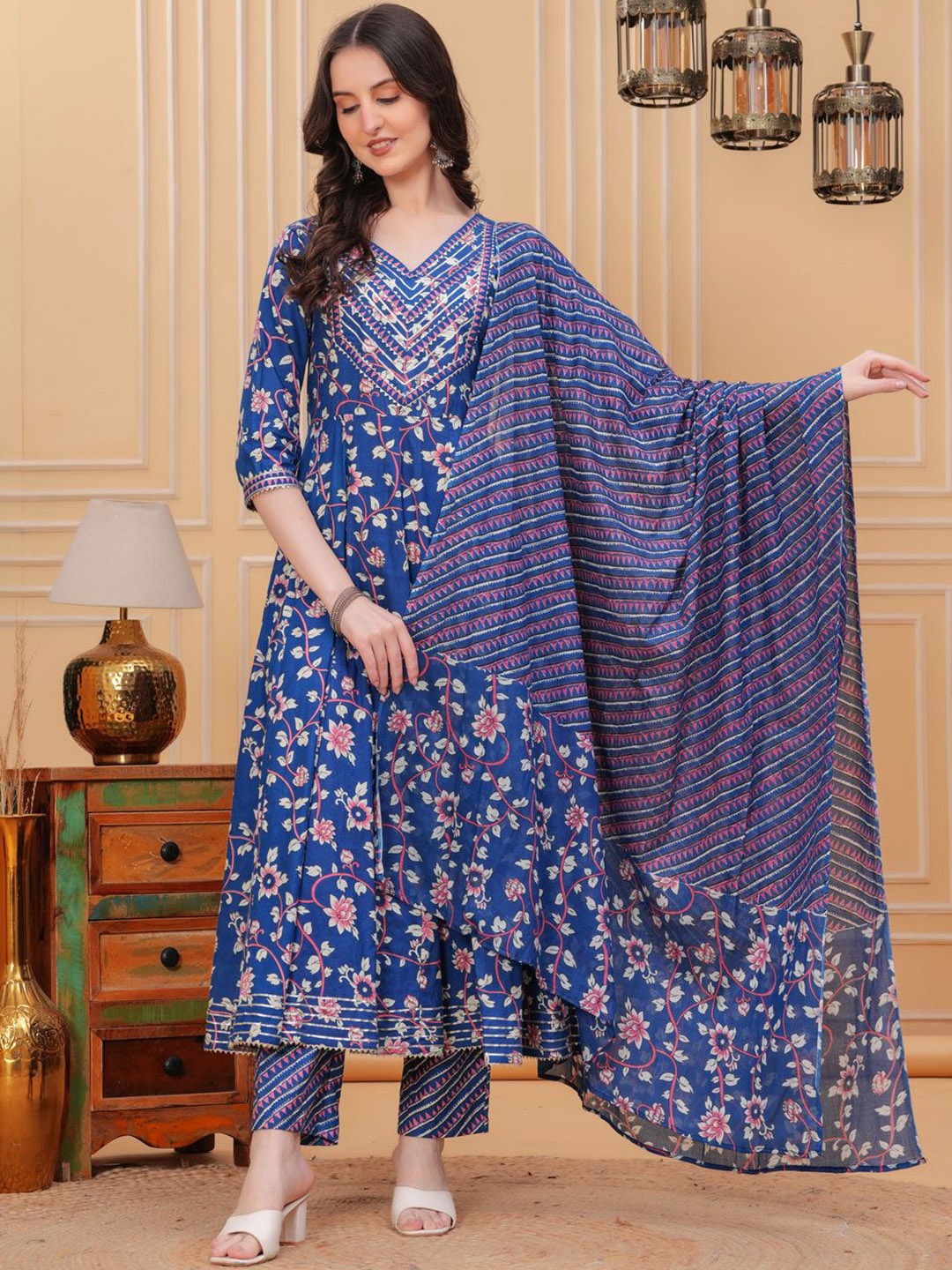 

Da Vastraagaar Floral Printed Pleated Pure Cotton Anarkali Kurta With Trousers & Dupatta, Blue