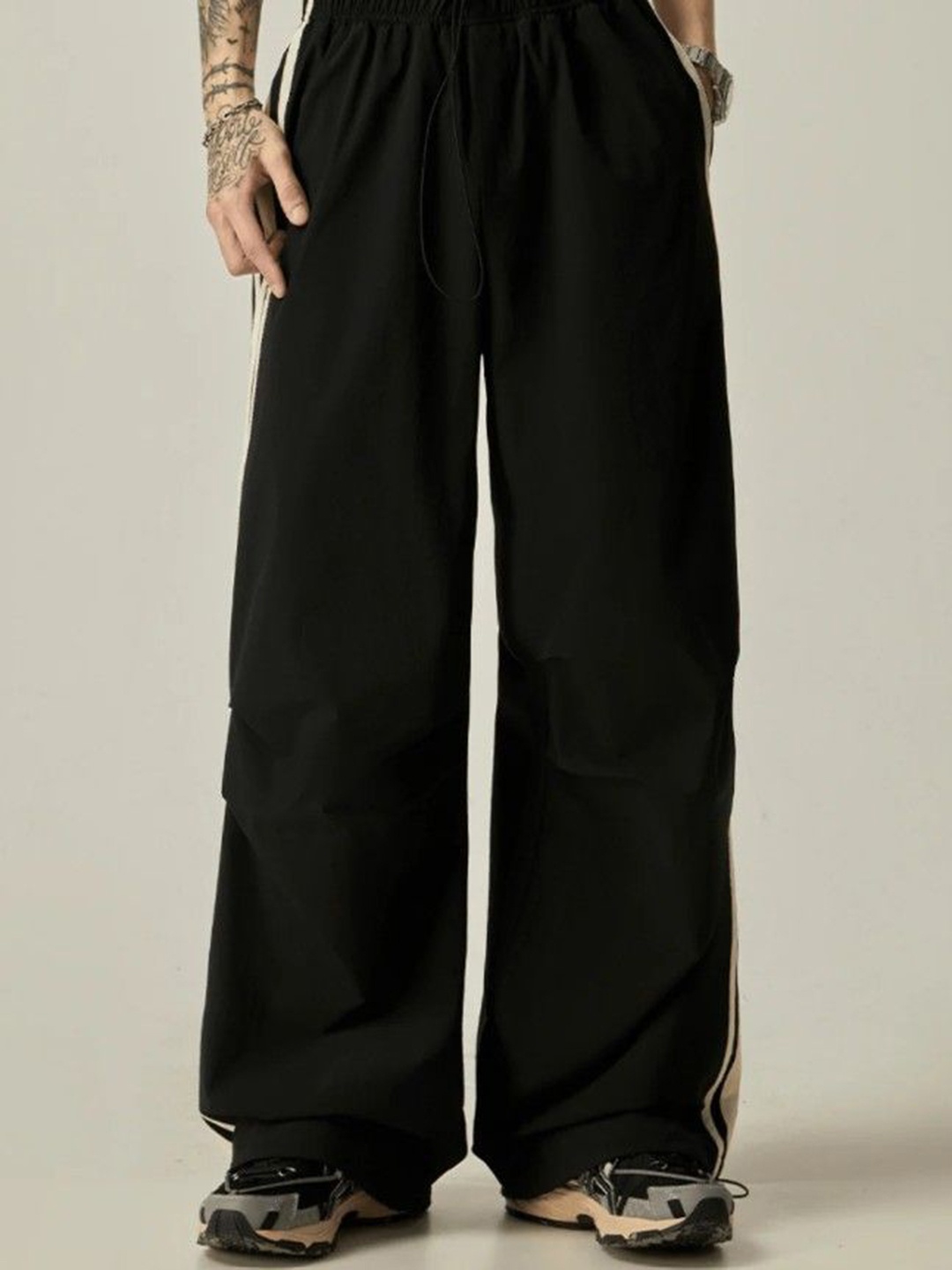

culish Men Loose Fit Mid Rise Track Pants, Black