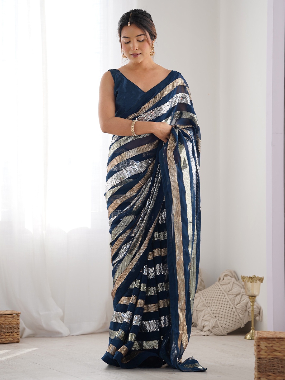 

Moda Rapido Embellished Sequinned Pure Georgette Heavy Work Saree, Blue