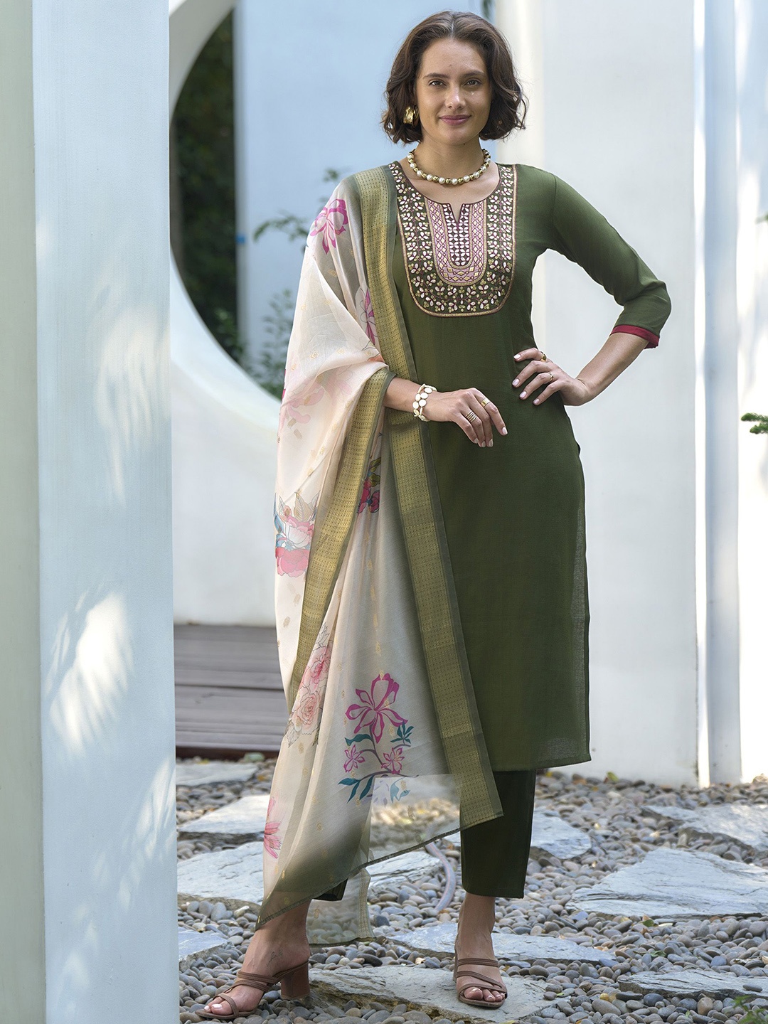 

SHREE LAXMINARAYAN EXPORT Women Floral Yoke Design Regular Sequinned Liva Kurta with Trousers & With Dupatta, Green