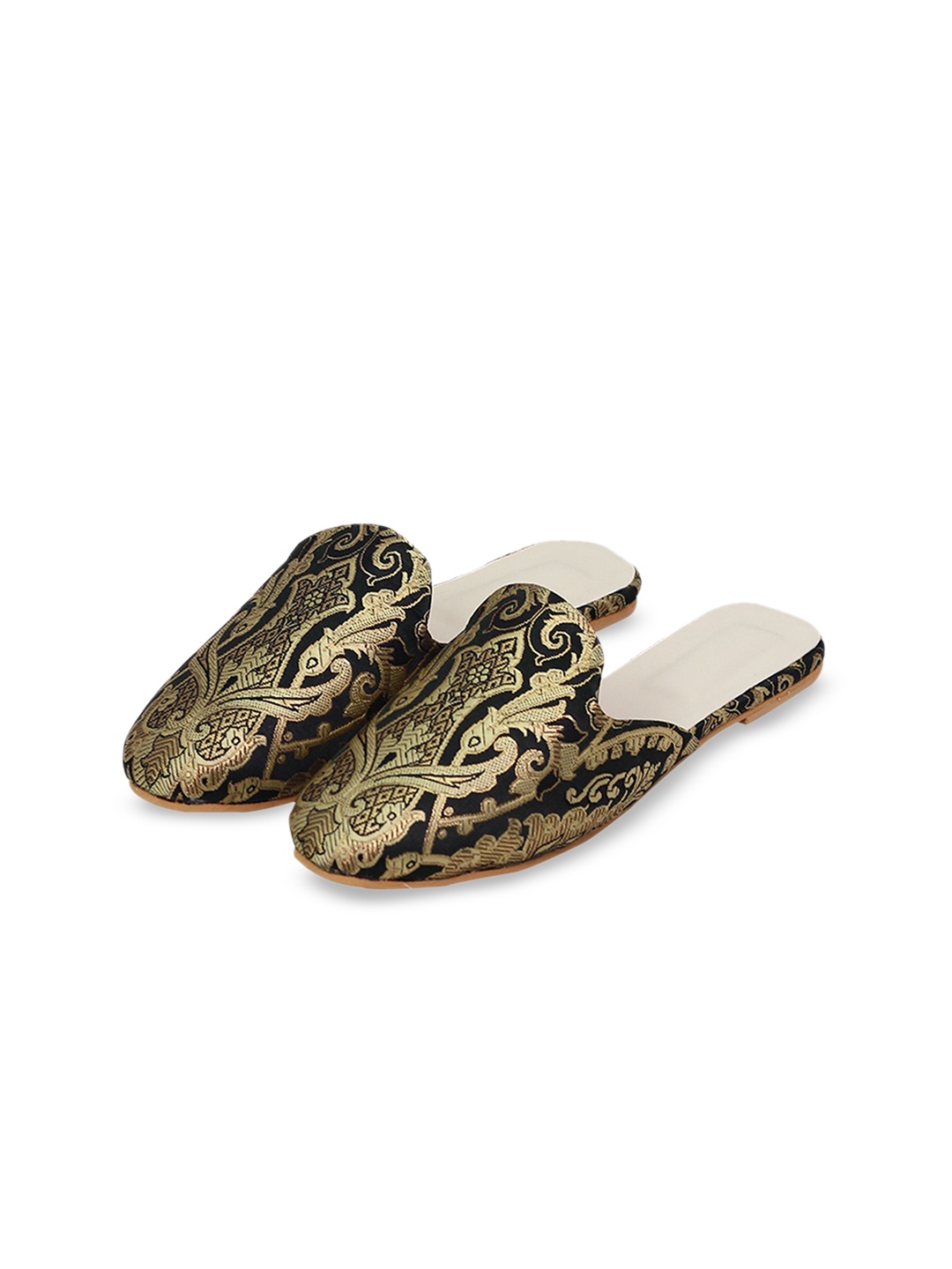 

Saagah Women Embellished Flats, Black