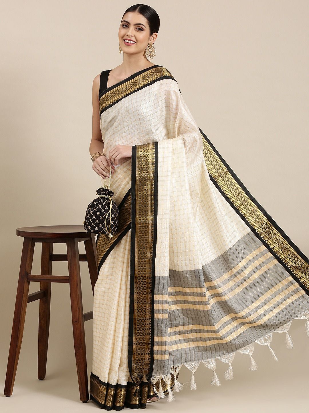 

DIVASTRI Checked Zari Saree with Unstitched Blouse Piece, White