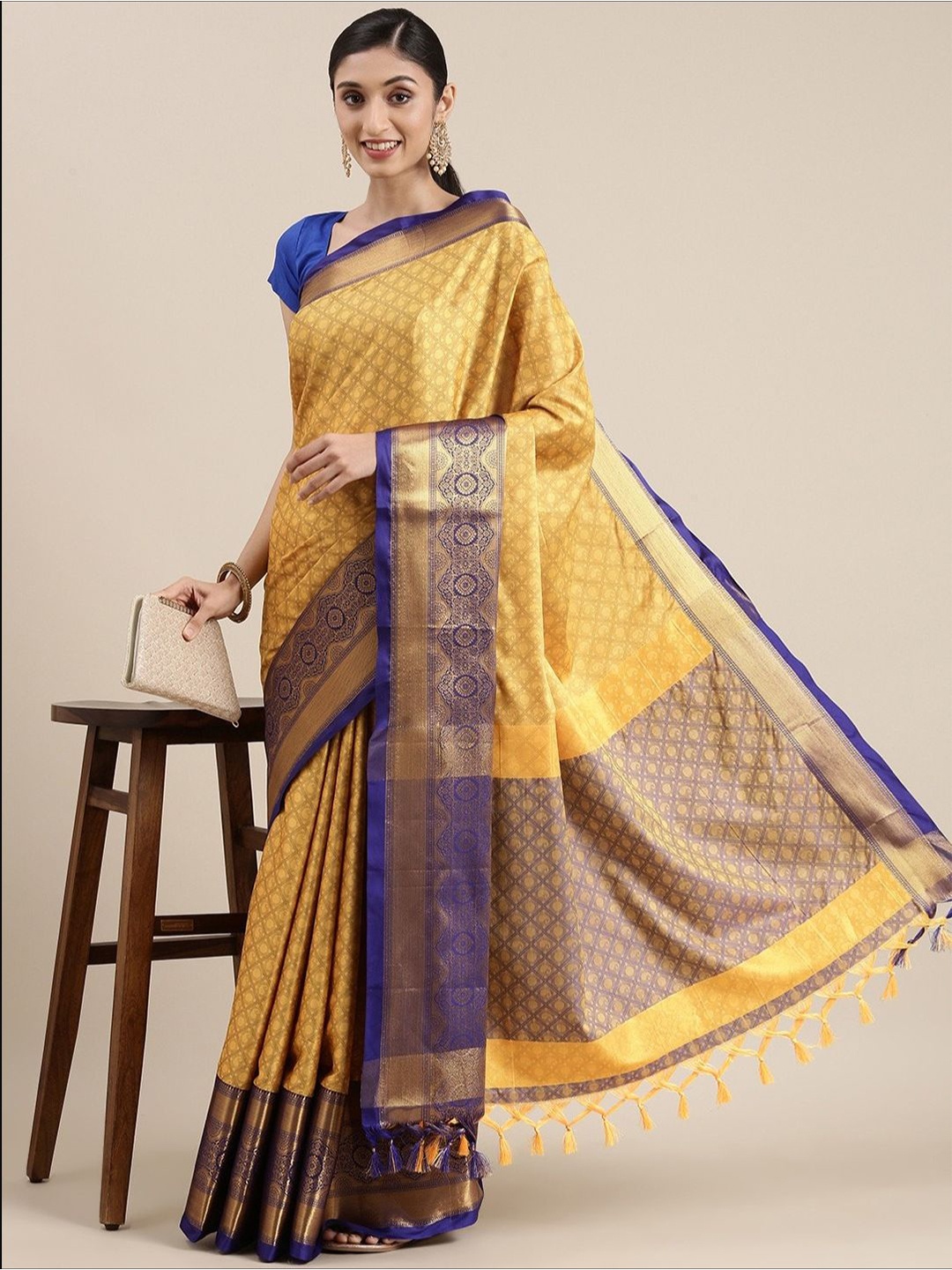 

DIVASTRI Woven Design Zari Saree, Yellow