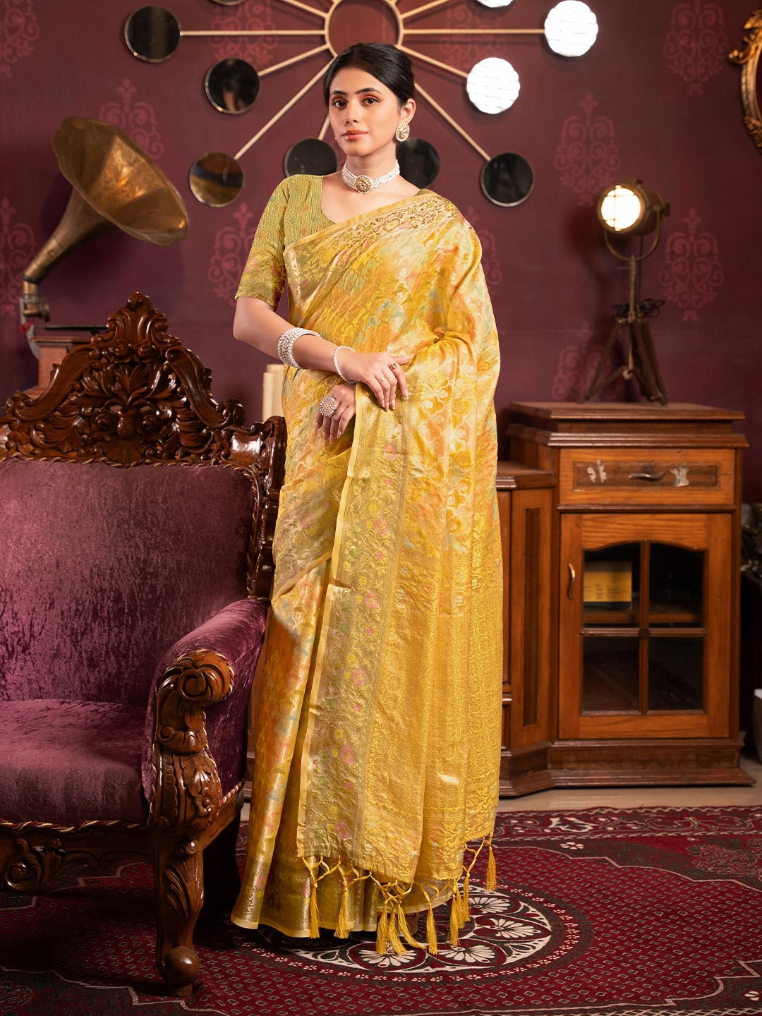 

ALAGINI Woven Design Zari Organza Saree, Yellow