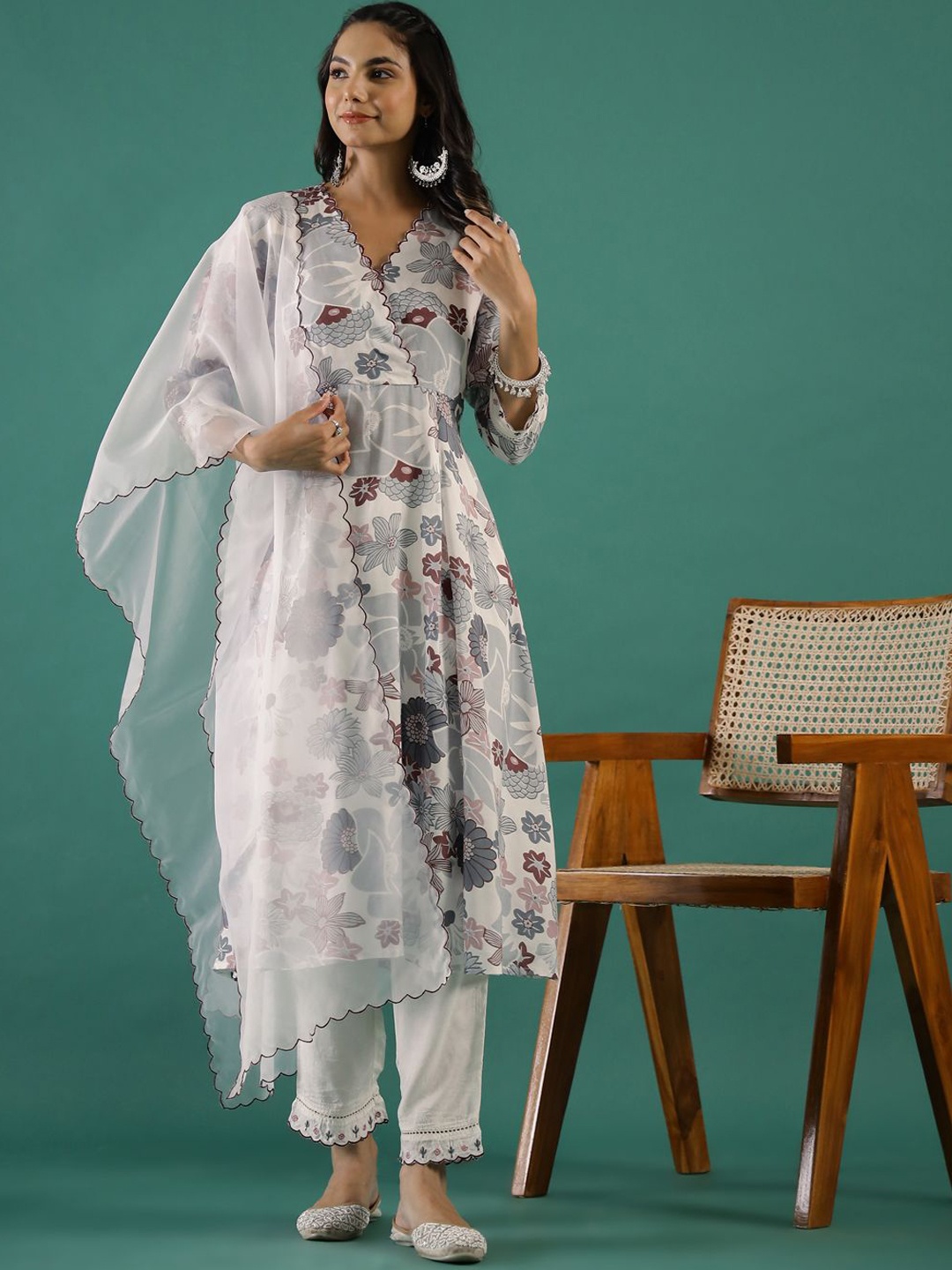 

Sangria White Floral Printed Empire V-Neck A-Line Kurta With Trousers And Dupatta