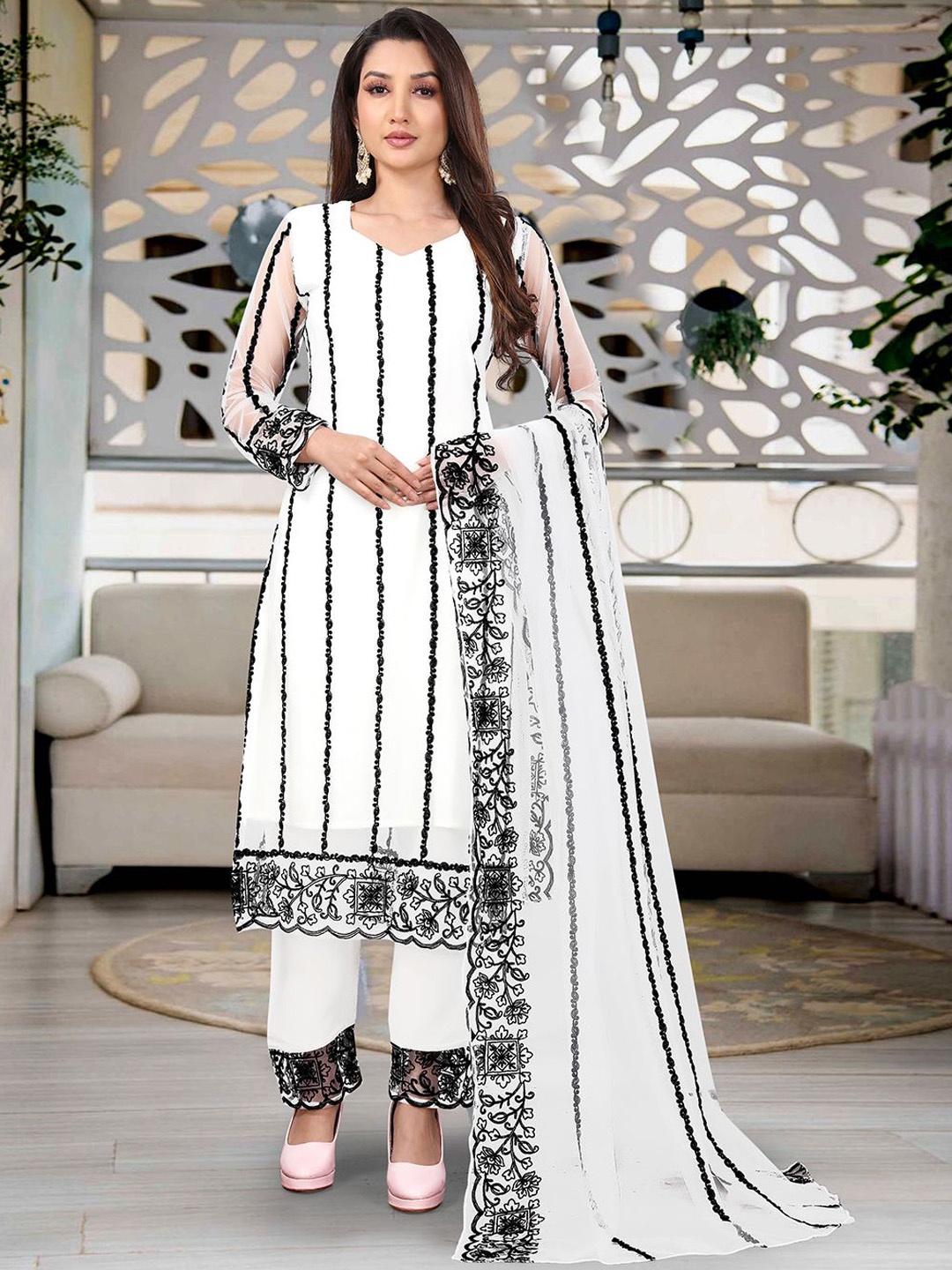 

GUNVANTI FAB Paisley Embroidered Sweetheart Neck Straight Kurta With Trousers & Dupatta, White