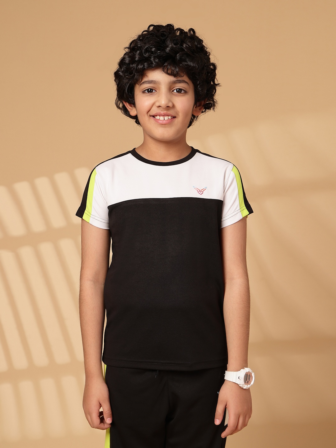 

Invincible Boys Colourblocked Round Neck T-shirt, Black