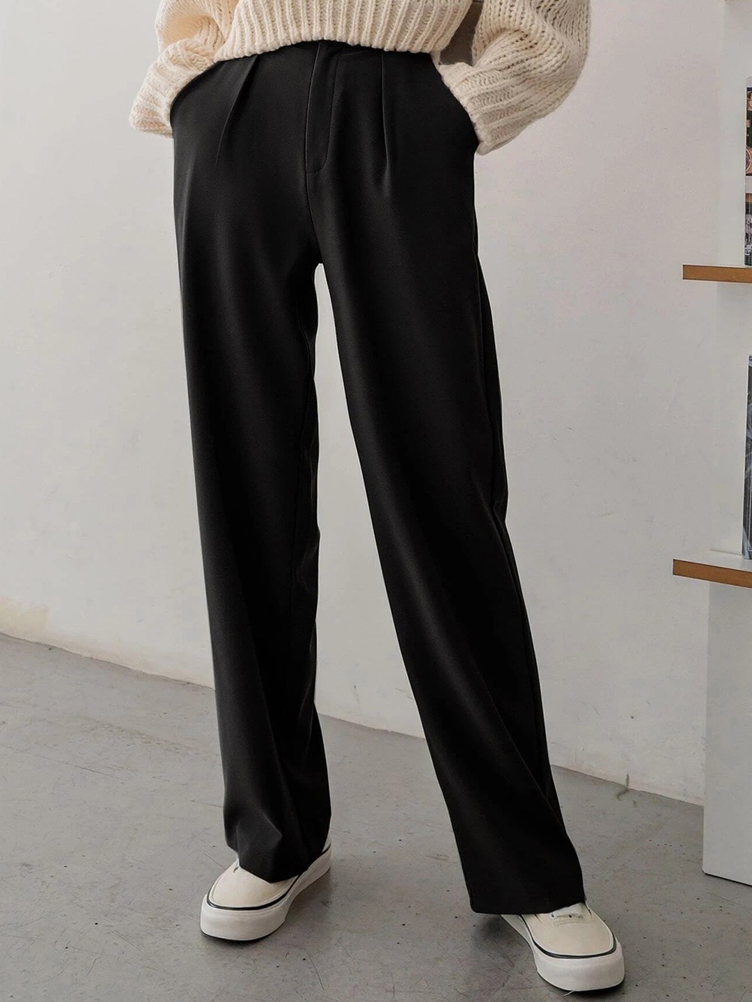 

FNOCKS Women Relaxed Straight Leg Flared High-Rise Parallel Trousers, Black