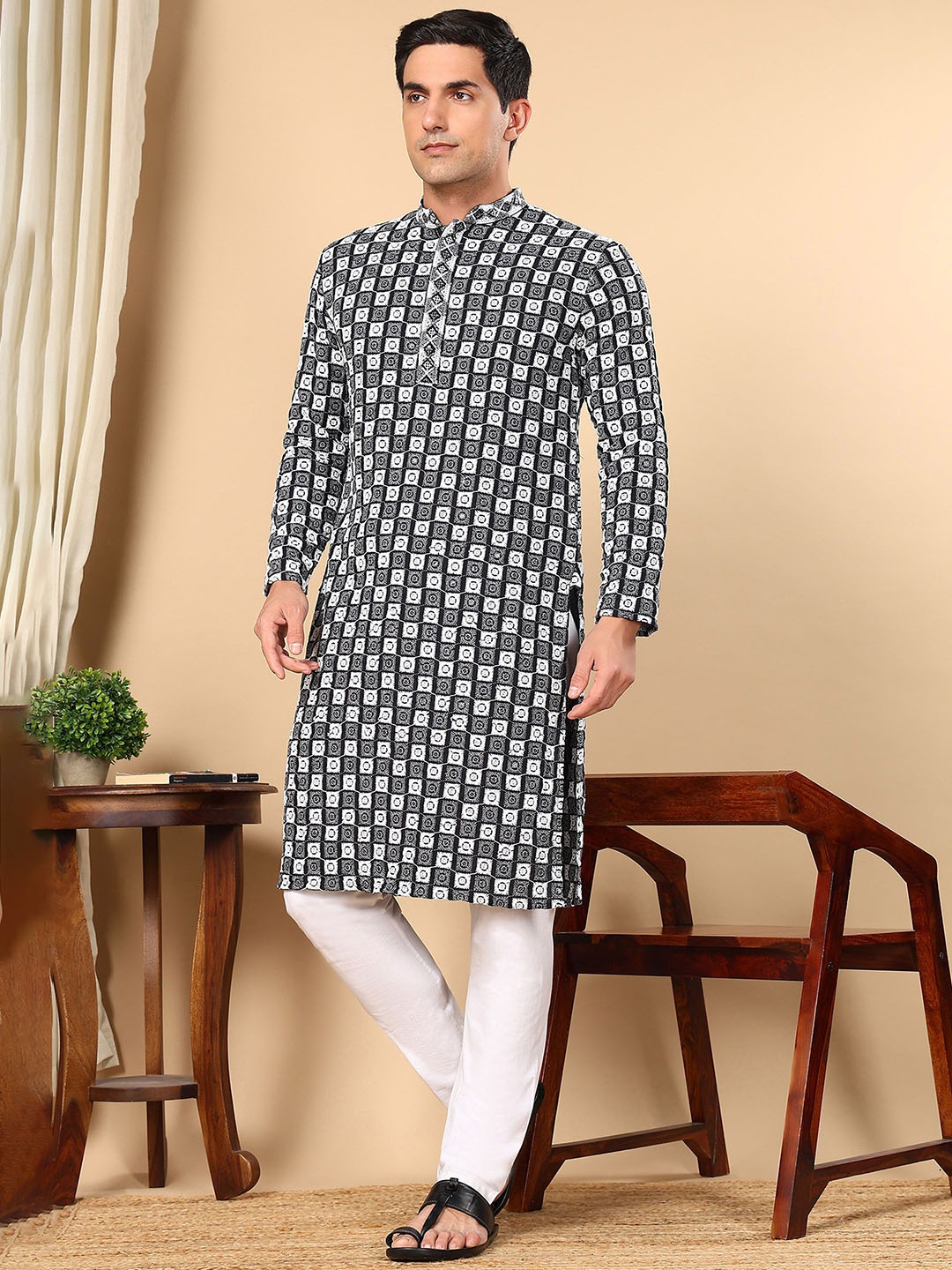 

TATTVA Embroidered Mandarin Collar Straight Thread Work Pure Cotton Kurta With Pyjamas, Black