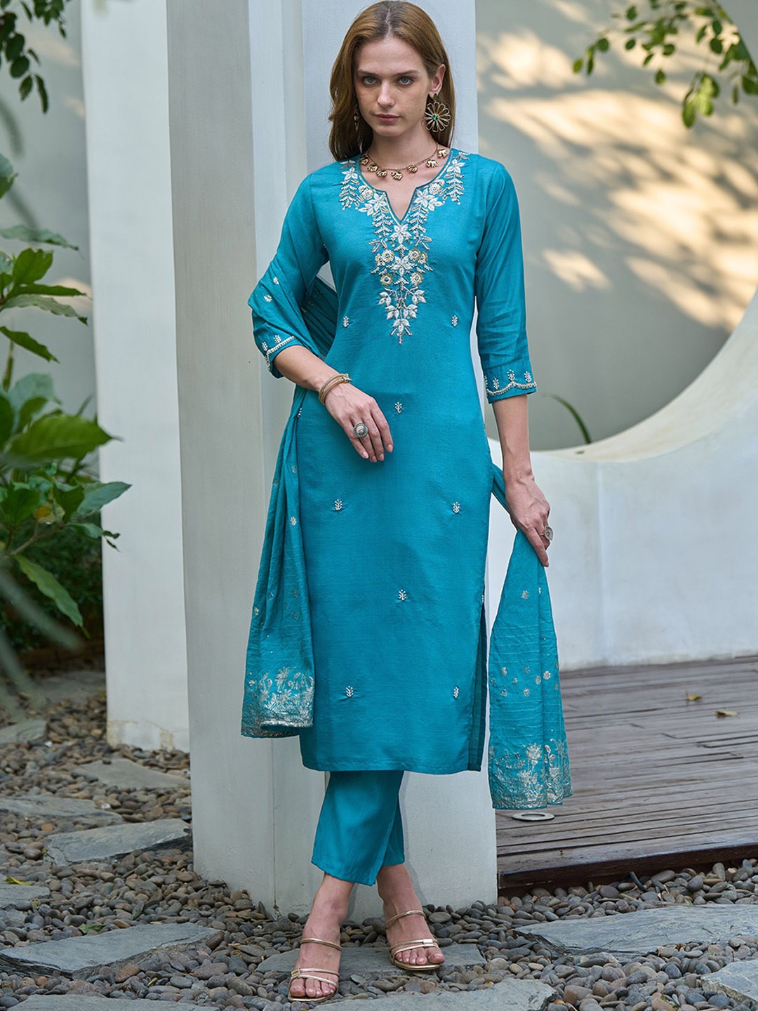 

SHREE LAXMINARAYAN EXPORT Floral Embroidered Straight Kurta With Trouser & Dupatta, Blue