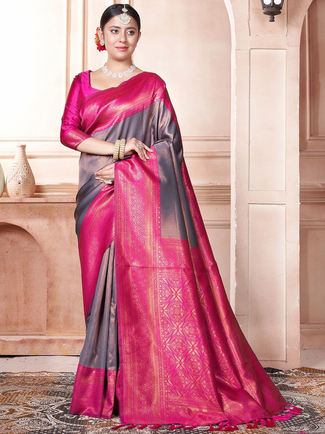 

LeeliPeeri Designer Woven Design Zari Silk Blend Kanjeevaram Saree, Grey